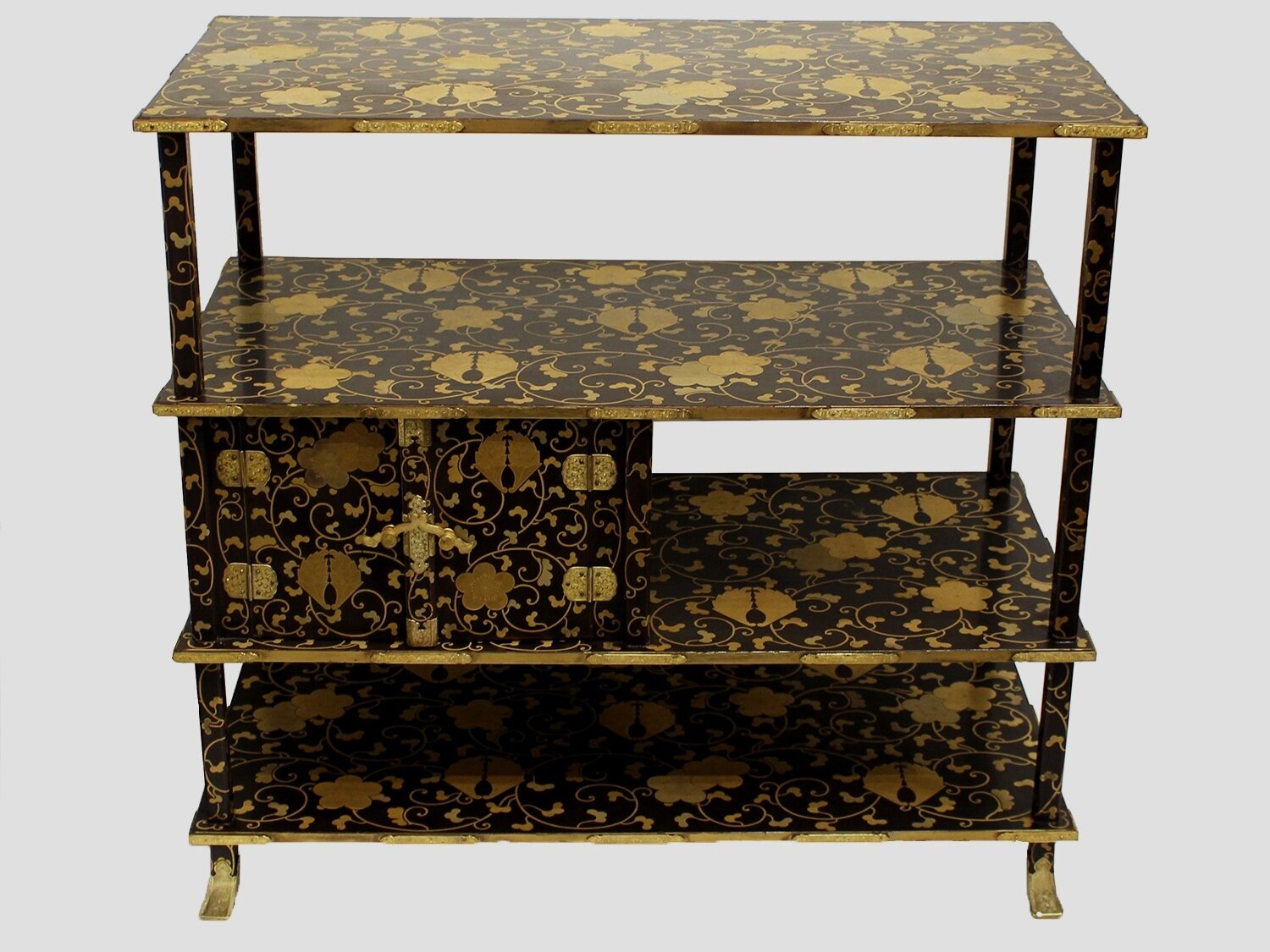 Fine quality Japanese lacquer Kazaridana cabinet | Available For