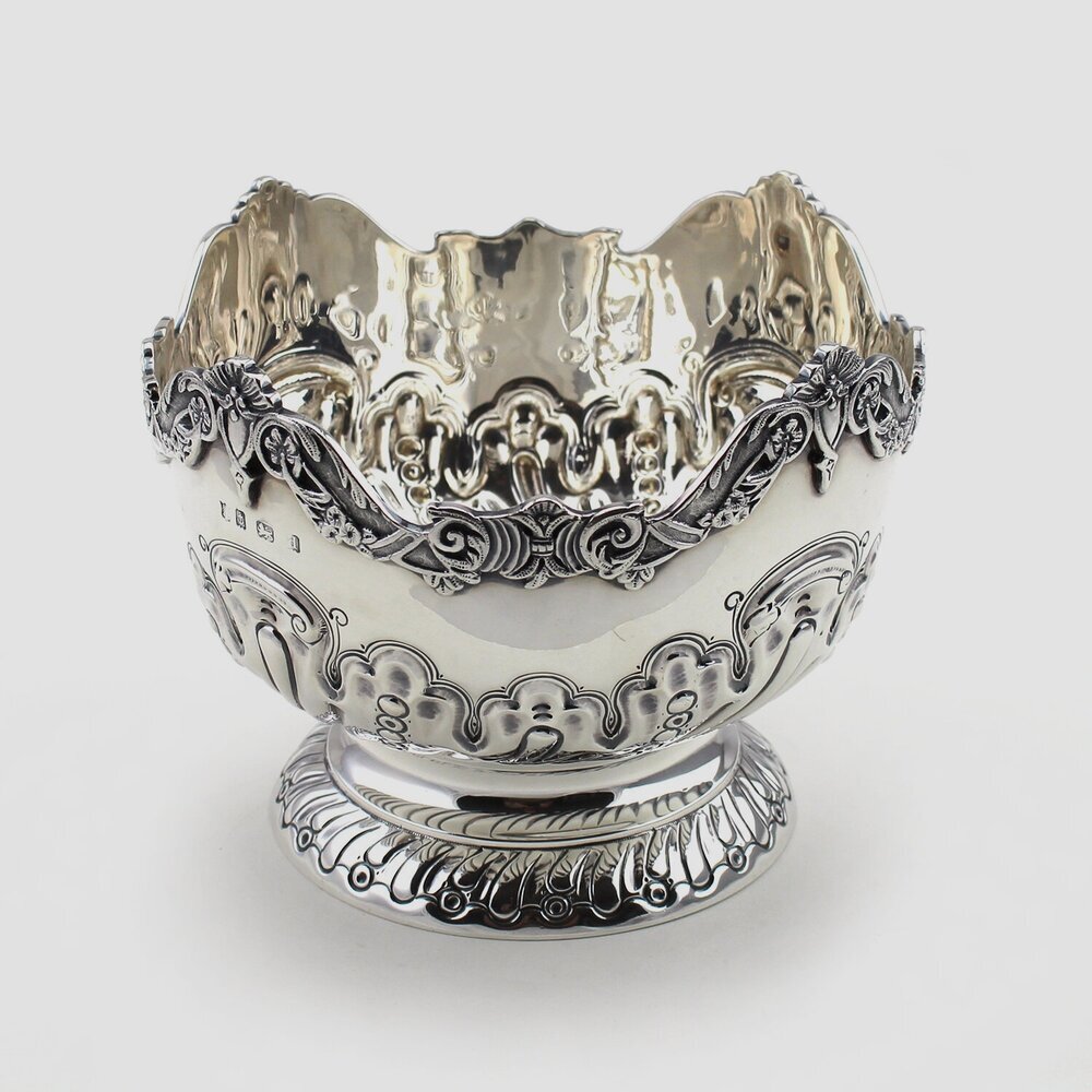 Sterling+silver+diminutive+footed+monteith+bowl+with+scalloped+rim%2C+Birmingham+1903.jpg