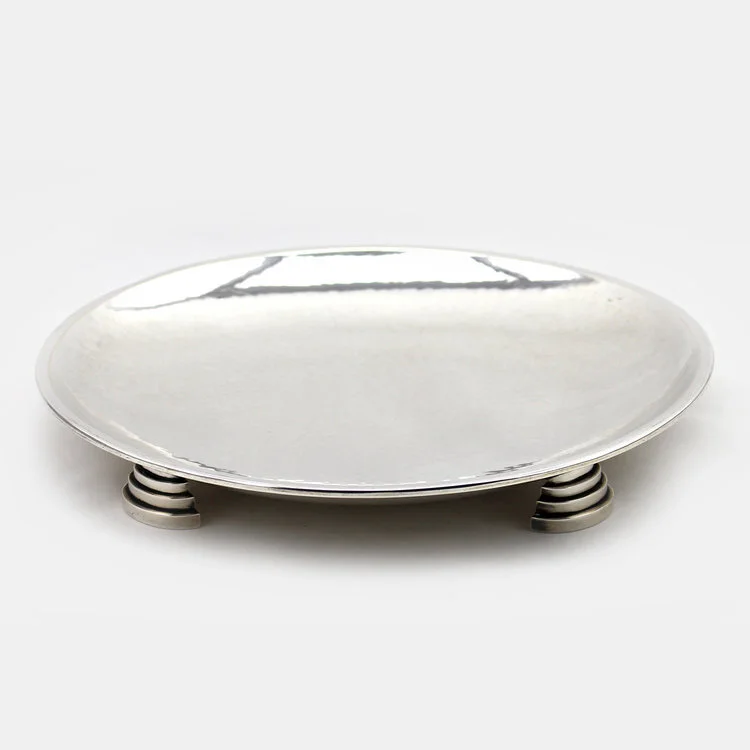Hammered Art Deco German silver 835 dish on four stepped feet, possibly by Lutz & Weiss, first half of the 20th century Size: 1 ½ h x 11 ¾ w x 11 ¾ d in