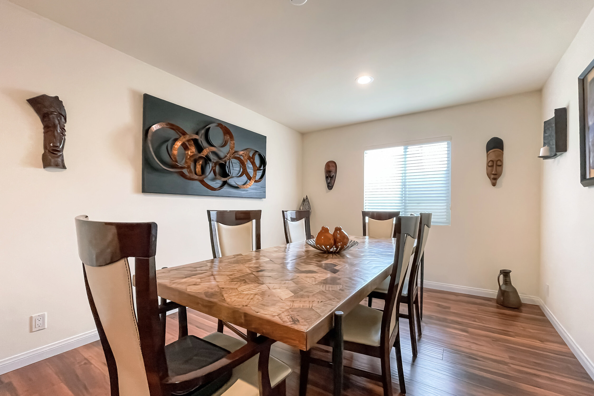 Dining Area_1.jpg