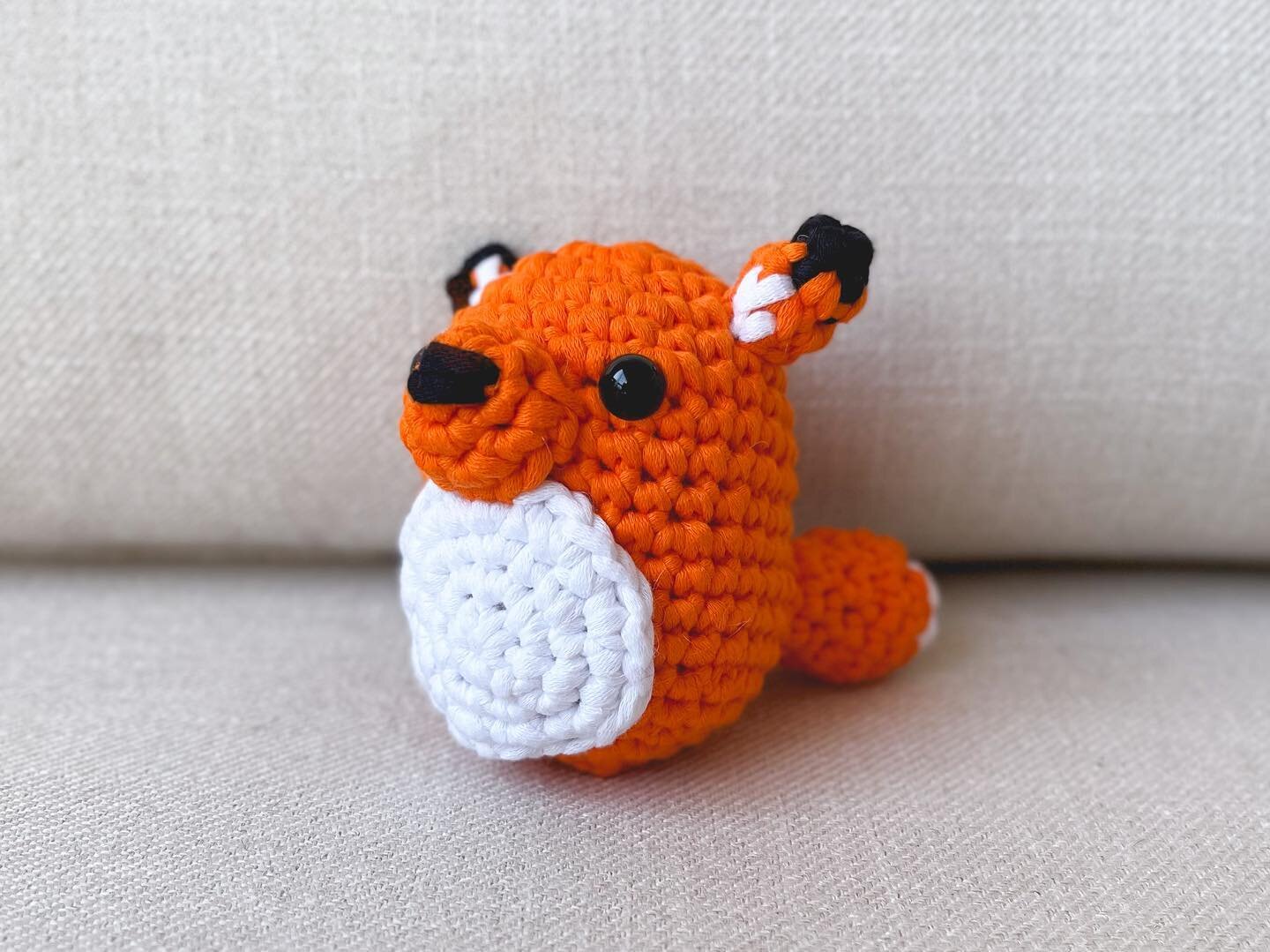 Made another one from @thewoobles so cute so fun~ gonna try making some cat hats now with the extra yarn 
-
#thewoobles #crochet #felixthefox #amigurumis #fox #toy #doll #handmade #thewooblesfox
