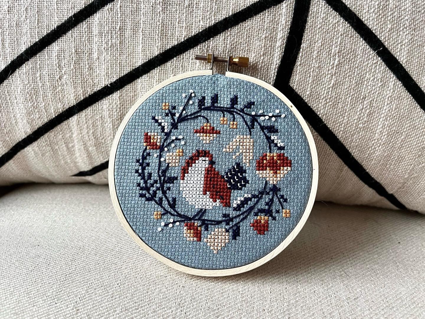 4&rdquo; Winter bird
-
Had to watch so many YouTube videos and try so many times to figure out how to do a French knot. But they&rsquo;re so fun to do!
-
Find pattern @junebuganddarlin