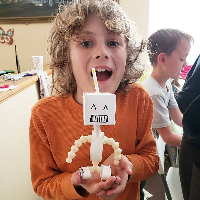 Yesterday at Wabi Hobby we explored paper- based arts! With help from old magazines, broken books, and damaged toys, we crafted robots, self- portraits, and more!! #creativereuse #wabbihobby #beaconafterschool #wabisabi #upcycledart #afterschoolfun #crafts