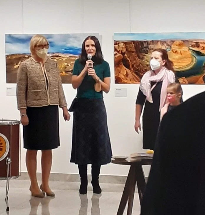 Art supporting charity