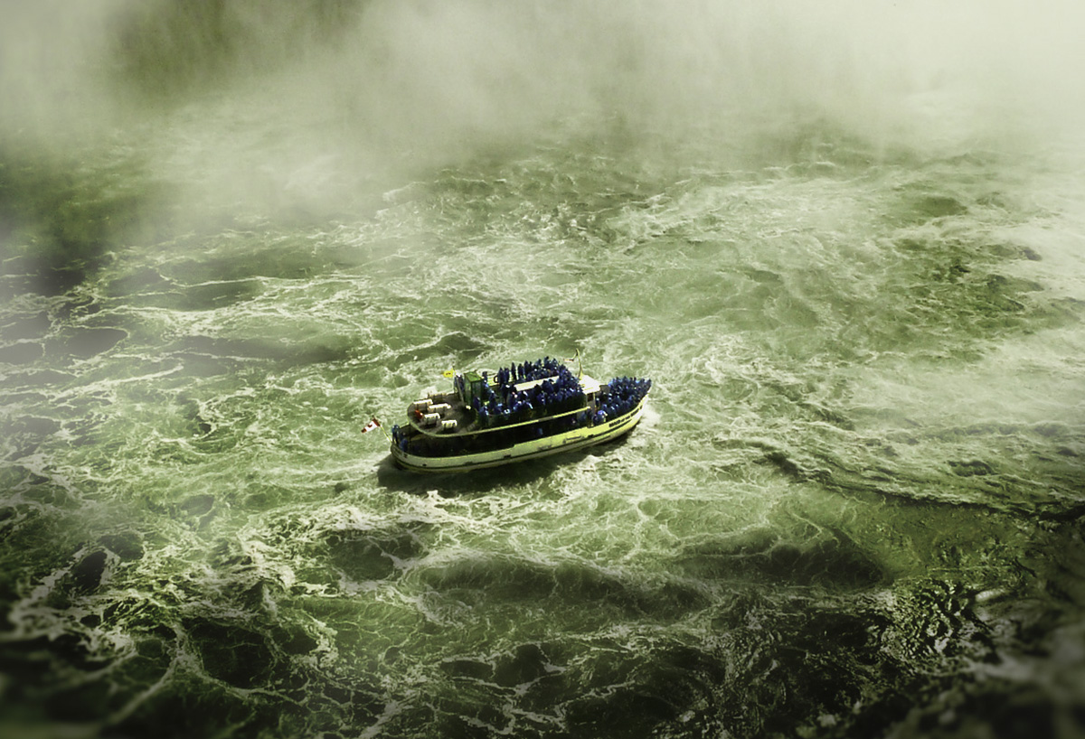 Boat_Niagara Falls_Slide.jpg