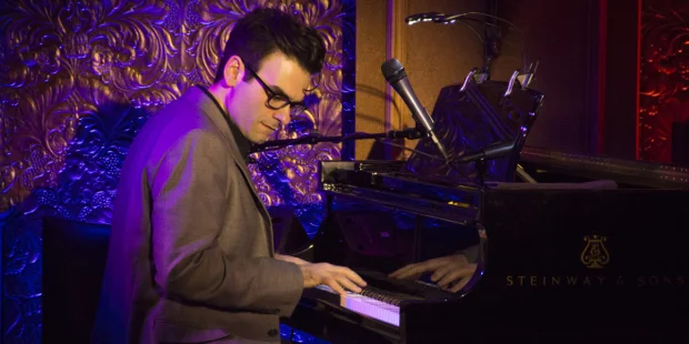 Joe Iconis takes the stage at Feinstein's/54 Below. (© David Gordon)