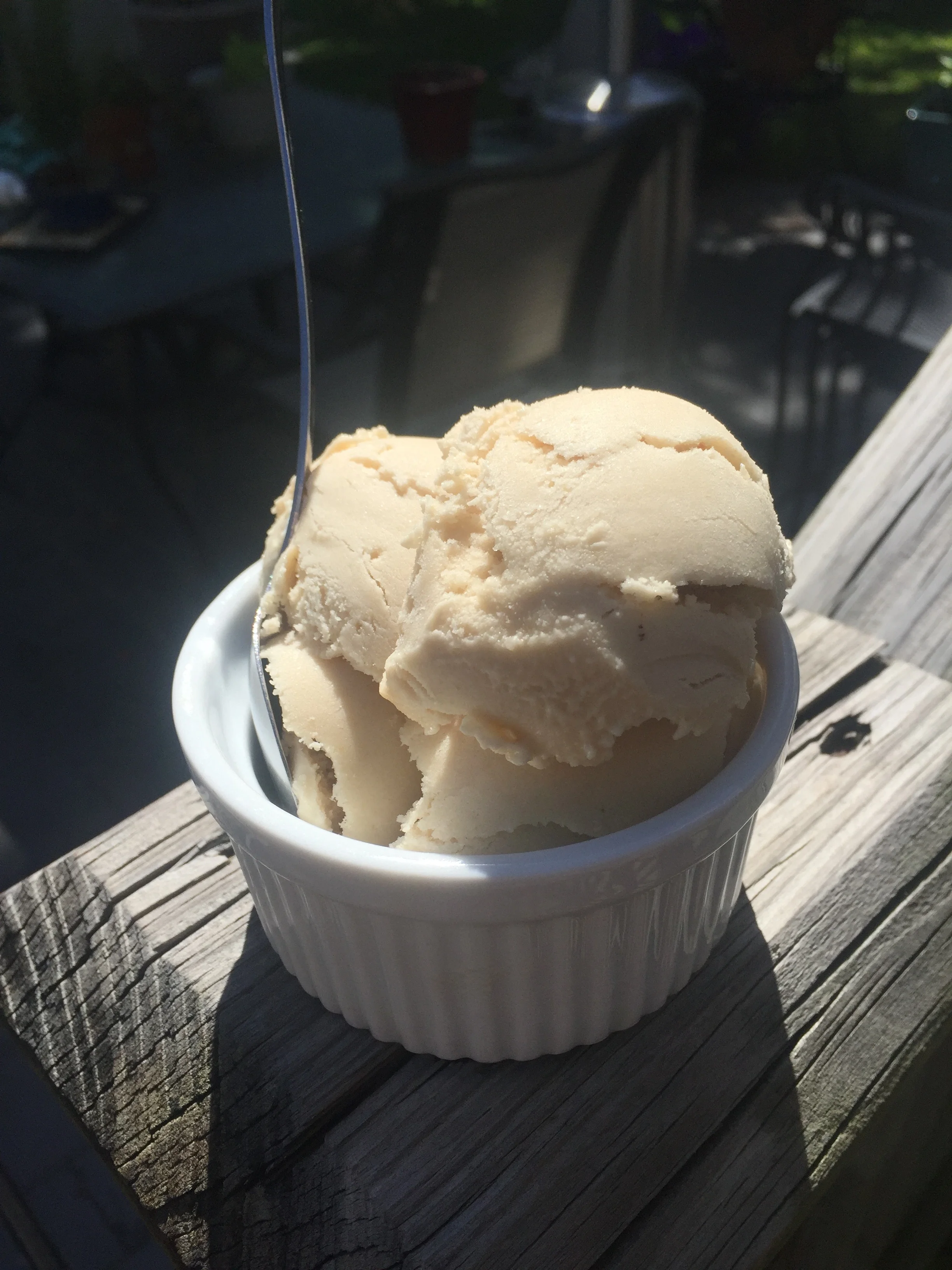 Voila! so yummy! Not too sweet, super creamy...this picture was taken when the ice cream was still a little icy...a little more time and it would have been super creamy! 