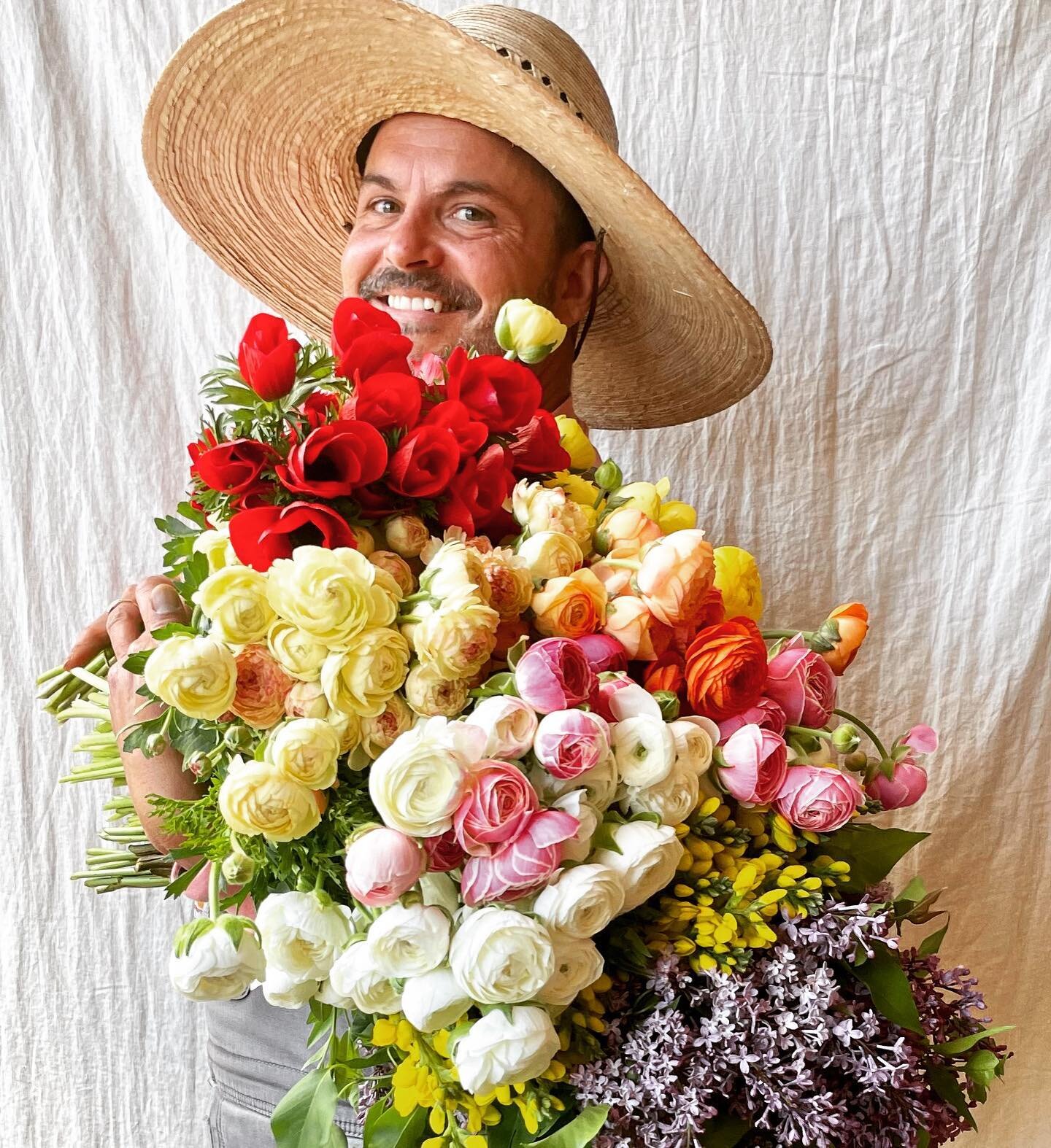 ✨R A N U N C U L U S✨ As we wrap up ranunculus season on the farm, here&rsquo;s a look back on the beauty they bestowed upon us. 🌸🤍✨#ranunculus #flowers #locallygrown #flowerfarm #blooms #springflowers #pridemonth