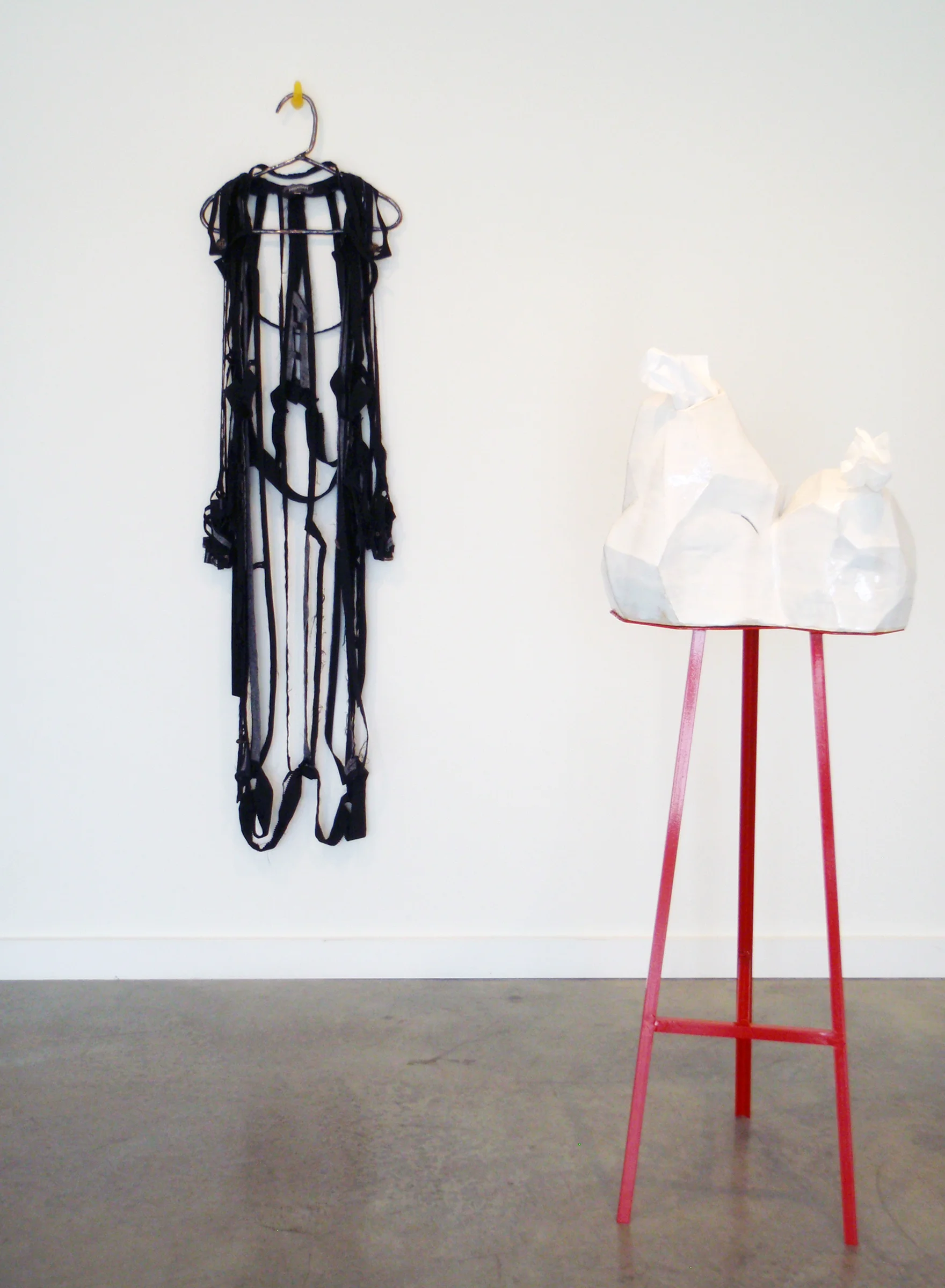 ANNA SEW HOY black/noire & Tissue dispensing (double) , installation