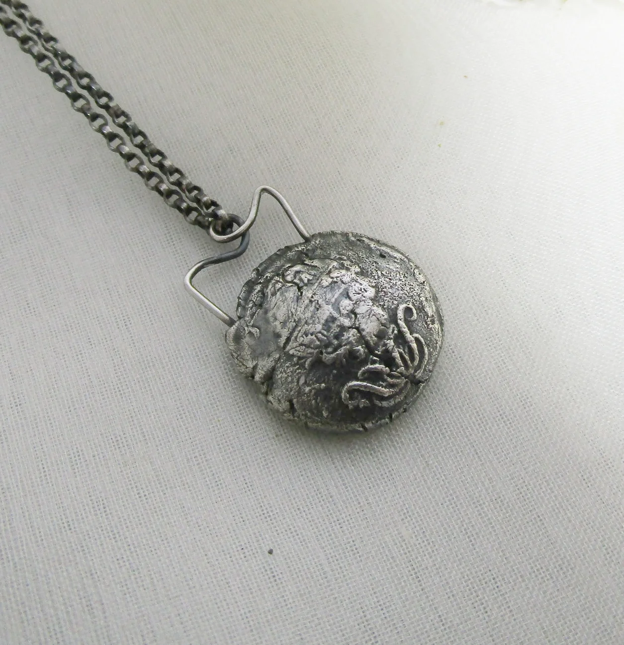 Colonial Coat of Arms Medallion