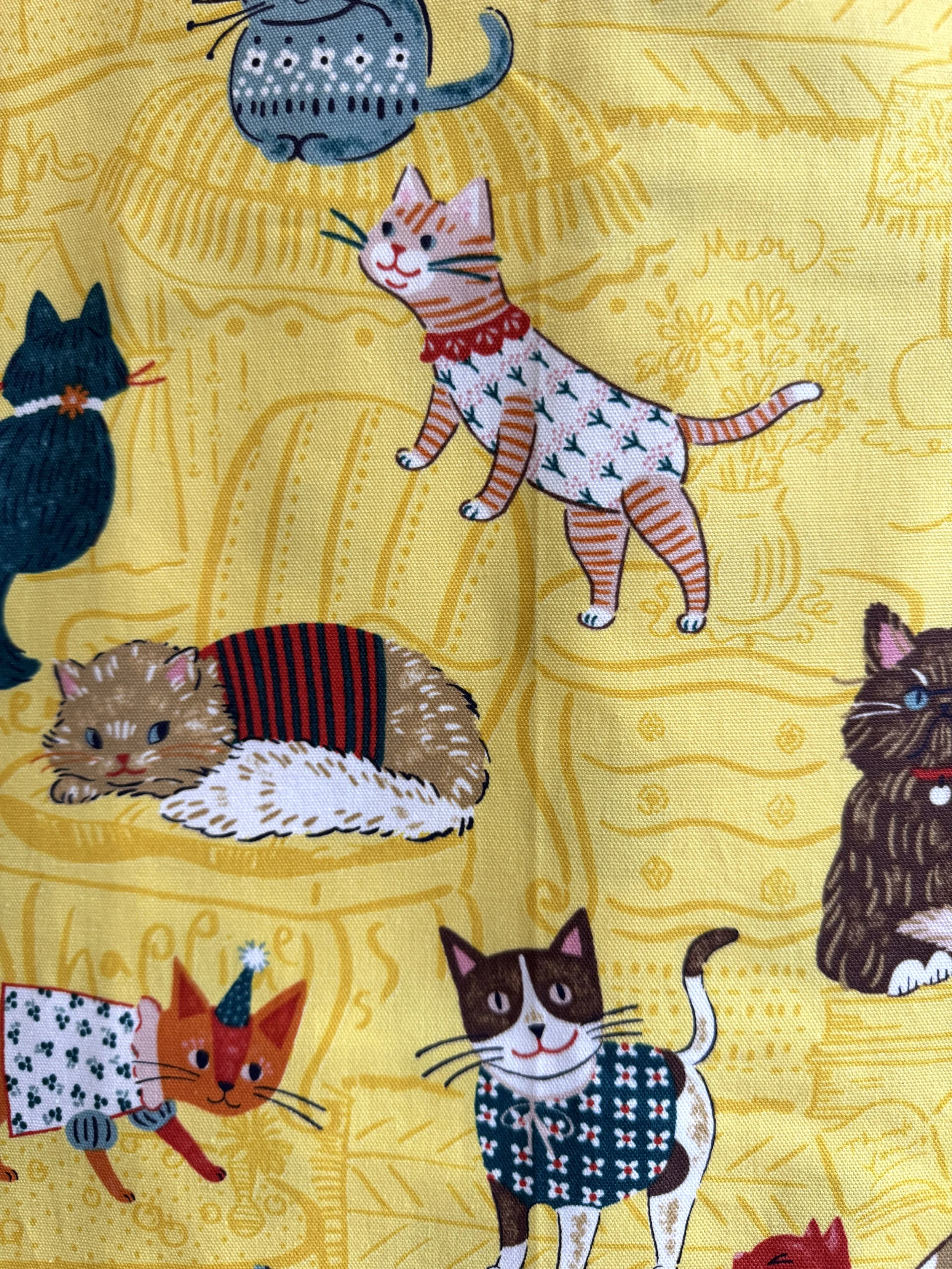 JAPANESE FABRIC - CATS ON YELLOW CLOSE-UP 01.jpg