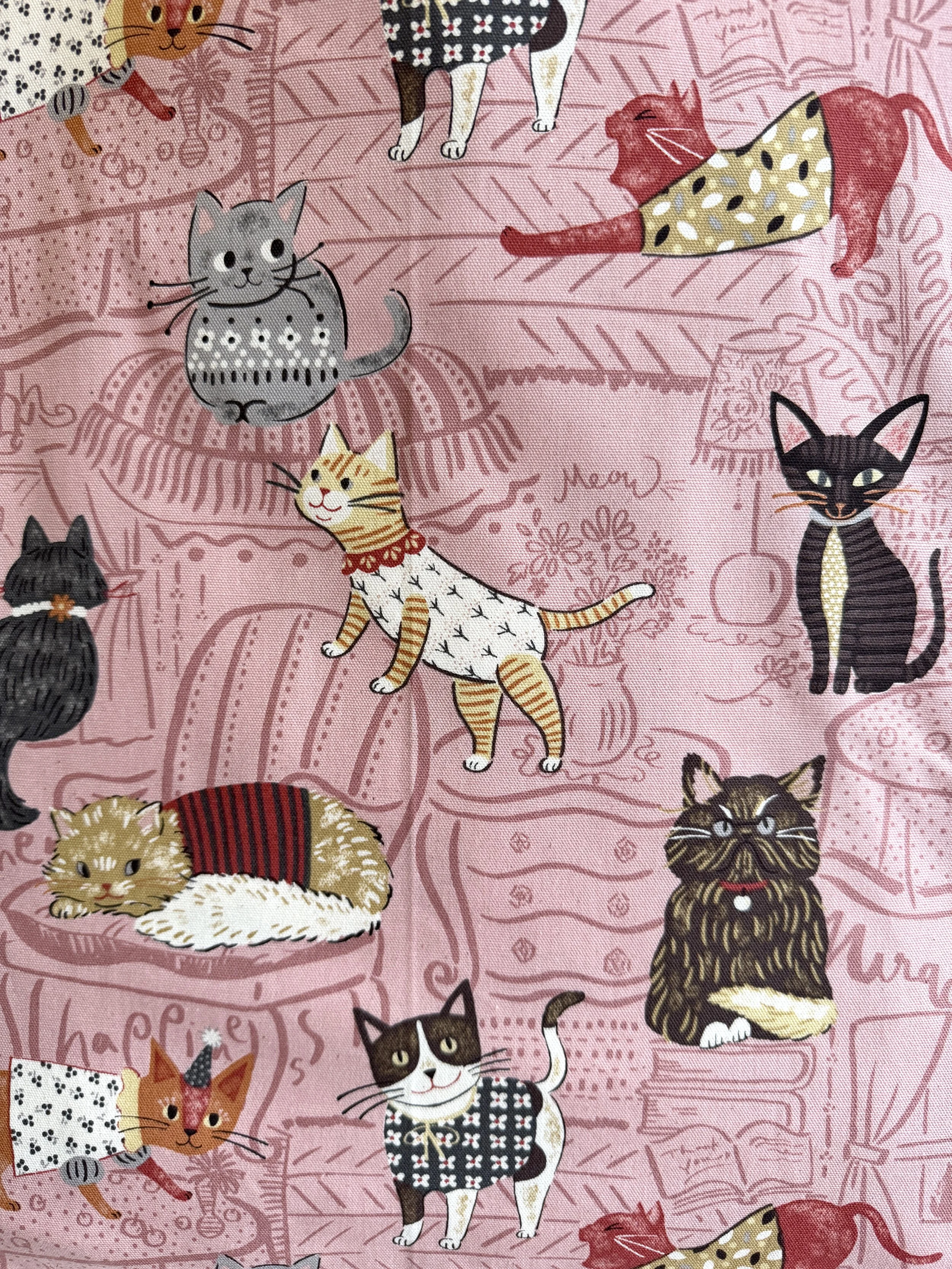 JAPANESE FABRIC - CATS ON DIRTY PINK CLOSEUP 01.jpg