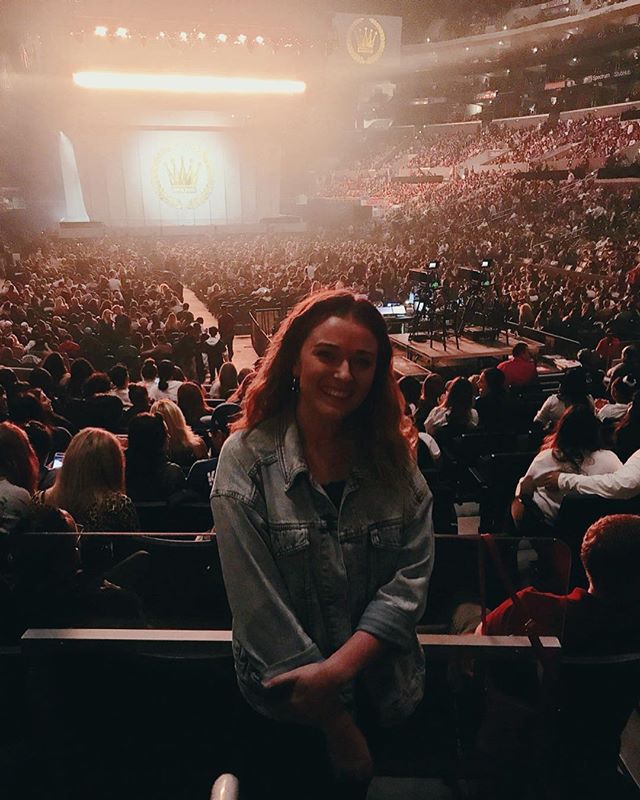 Had the best time last night with Stan the man seeing @brunomars !! 🕺🏽✨