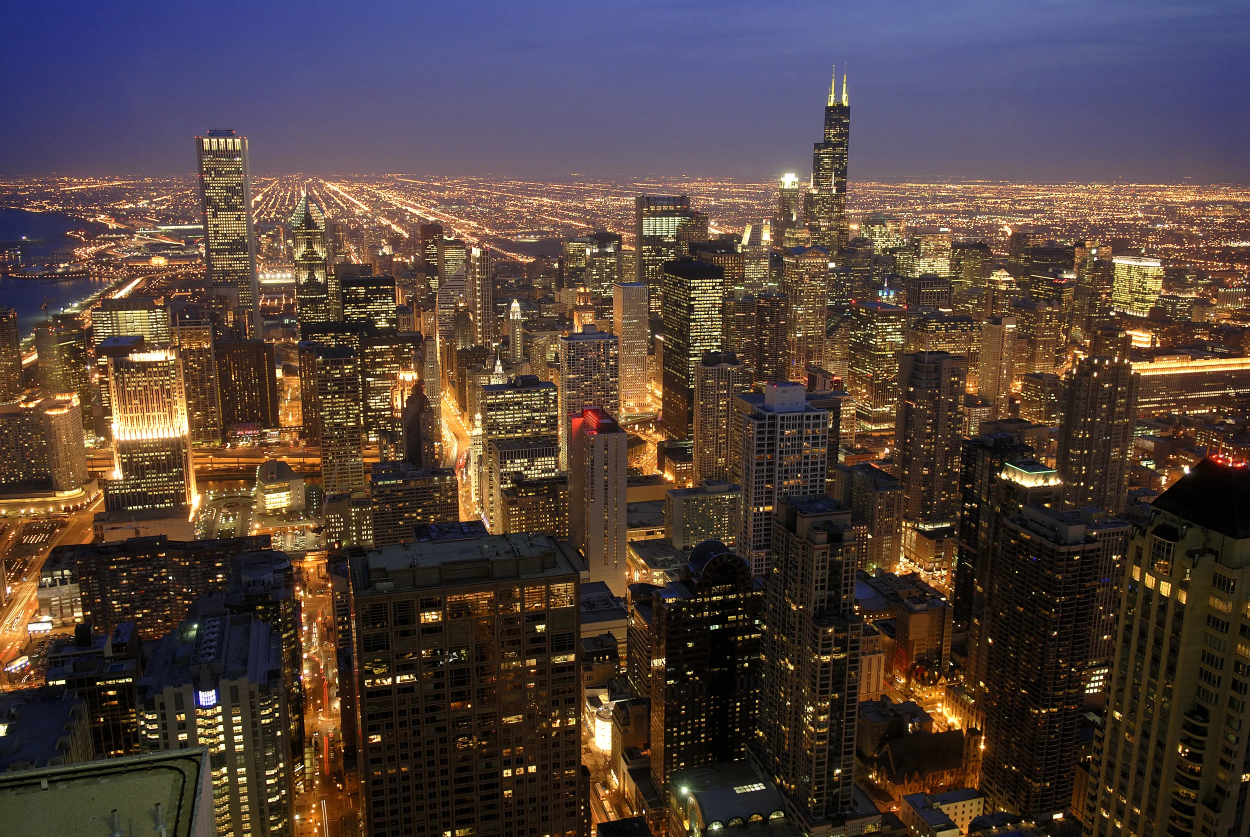 Downtown-Chicago-at-Dusk-000001481746_Large.jpg