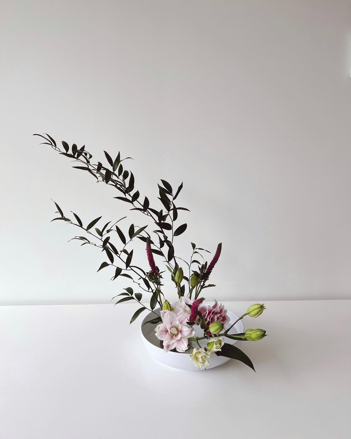 For many years, my mom kept telling me that she always wanted to try #ikebana, but she would never find the time to take the plunge! When she visited me in Toronto, I decided to book a first class for us so she could finally take action on her dream.