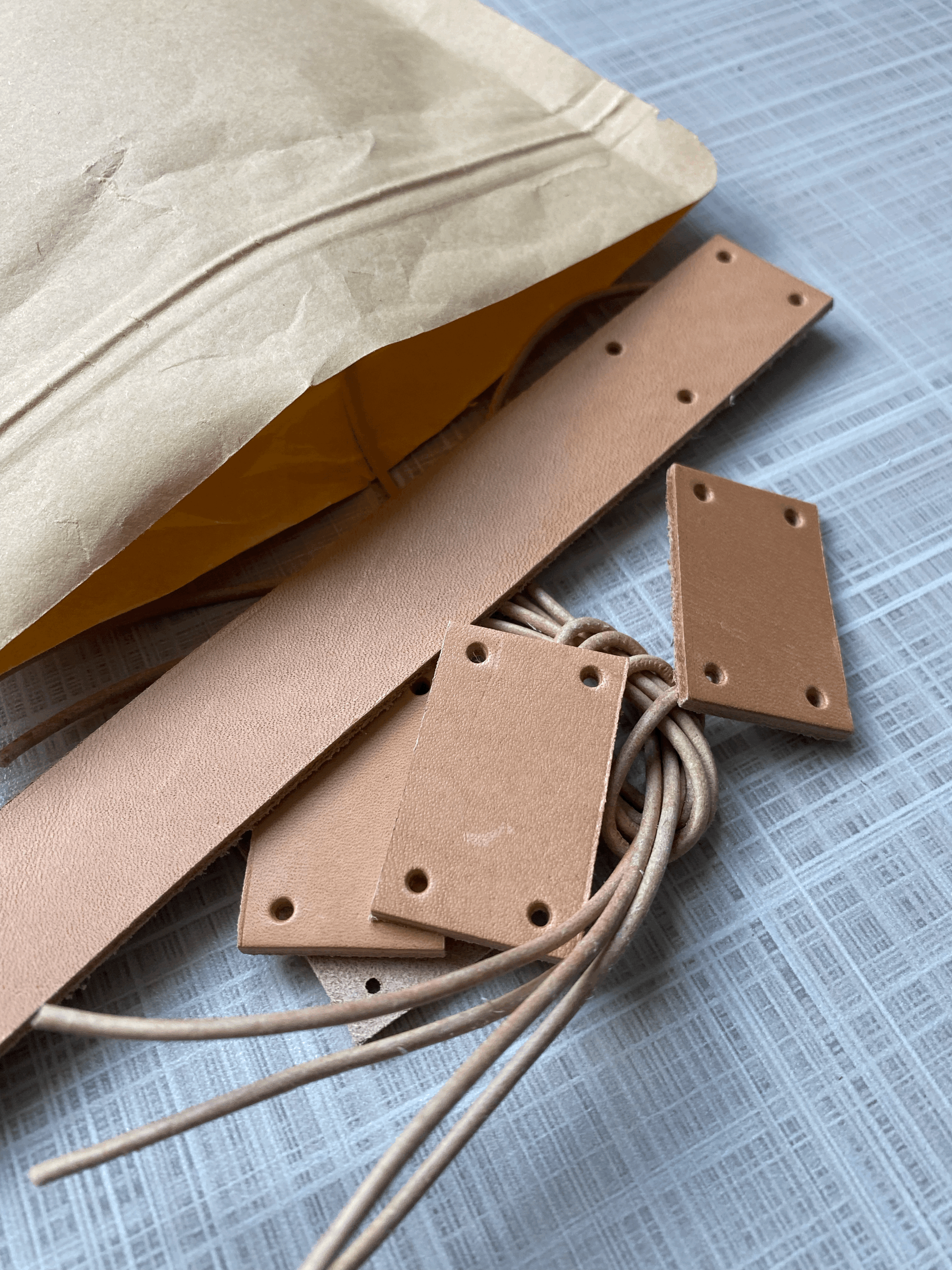 Lederriemen für French Market Bag.gif