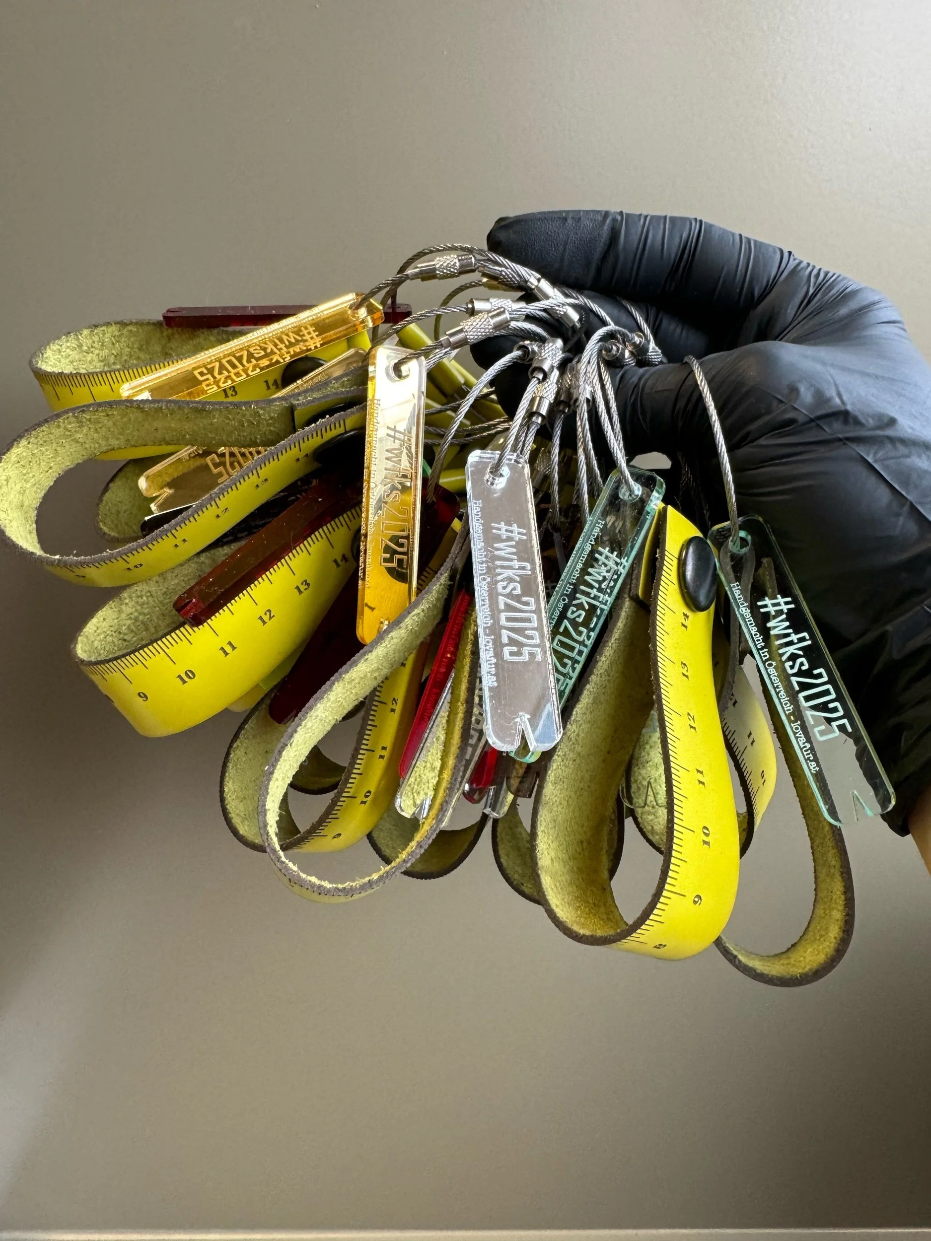 Schlüsselanhänger mit Massband und Garn Cutter 2.jpeg