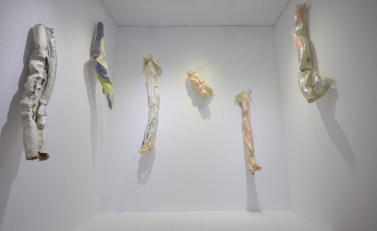 Lynda Benglis, Installation view, 2016. Commissioned by the Samdani Art Foundation for Dhaka Art Summit 2016. Courtesy of the artist, and Cheim and Read, New York. Photo courtesy of the Dhaka Art Summit and Samdani Art Foundation Photo credit: Jenni Carter. Art ©Lynda Benglis/Licensed by VAGA, New York, NY