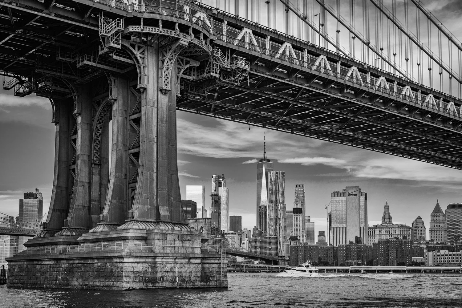 Manhattan Bridge City Skyline