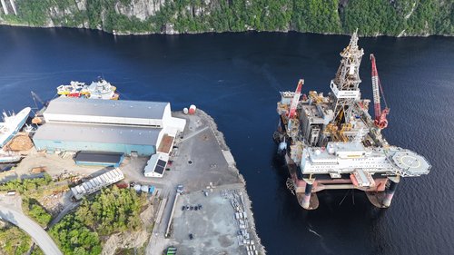 One of the worlds largest semi-sub rigs to Green Yard Feda, the Ocean ...