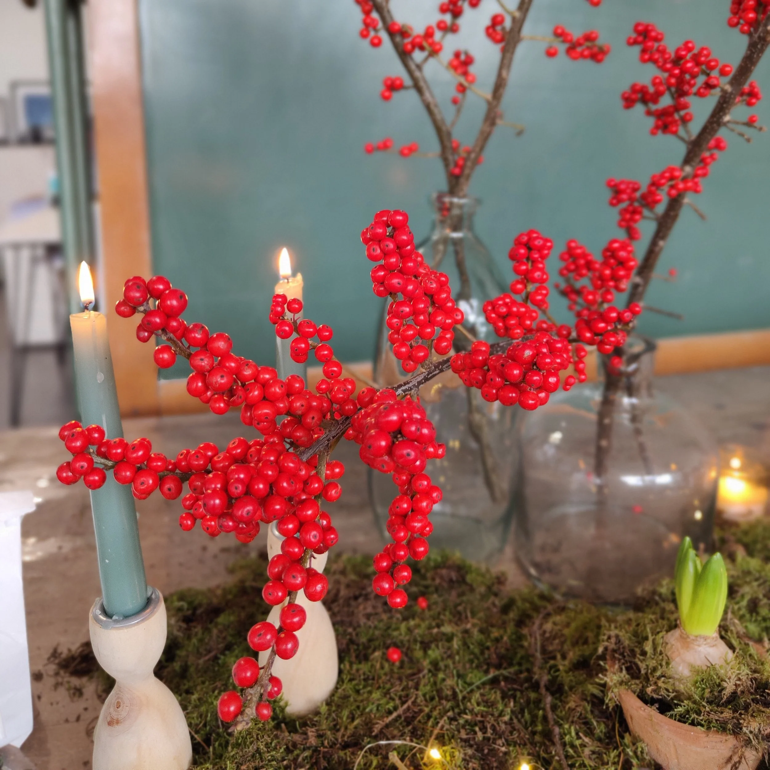 corso floreale natalizio candele bacche ilex rosso muschio