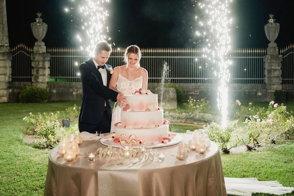 Tania Muser Italian wedding floral designer wedding cake cutting