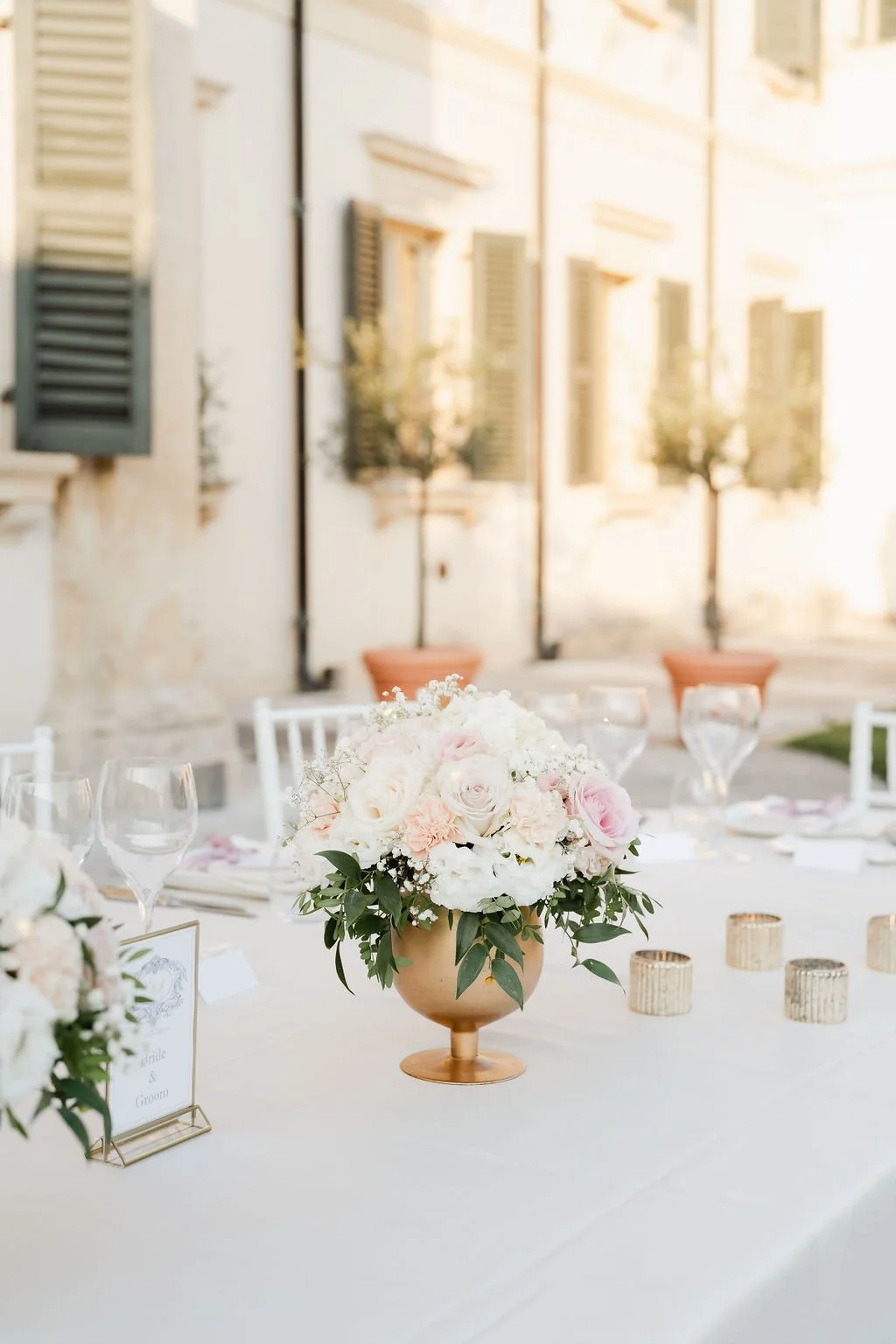 Tania Muser wedding floral designer wedding imperial table gold bowl floral decoration