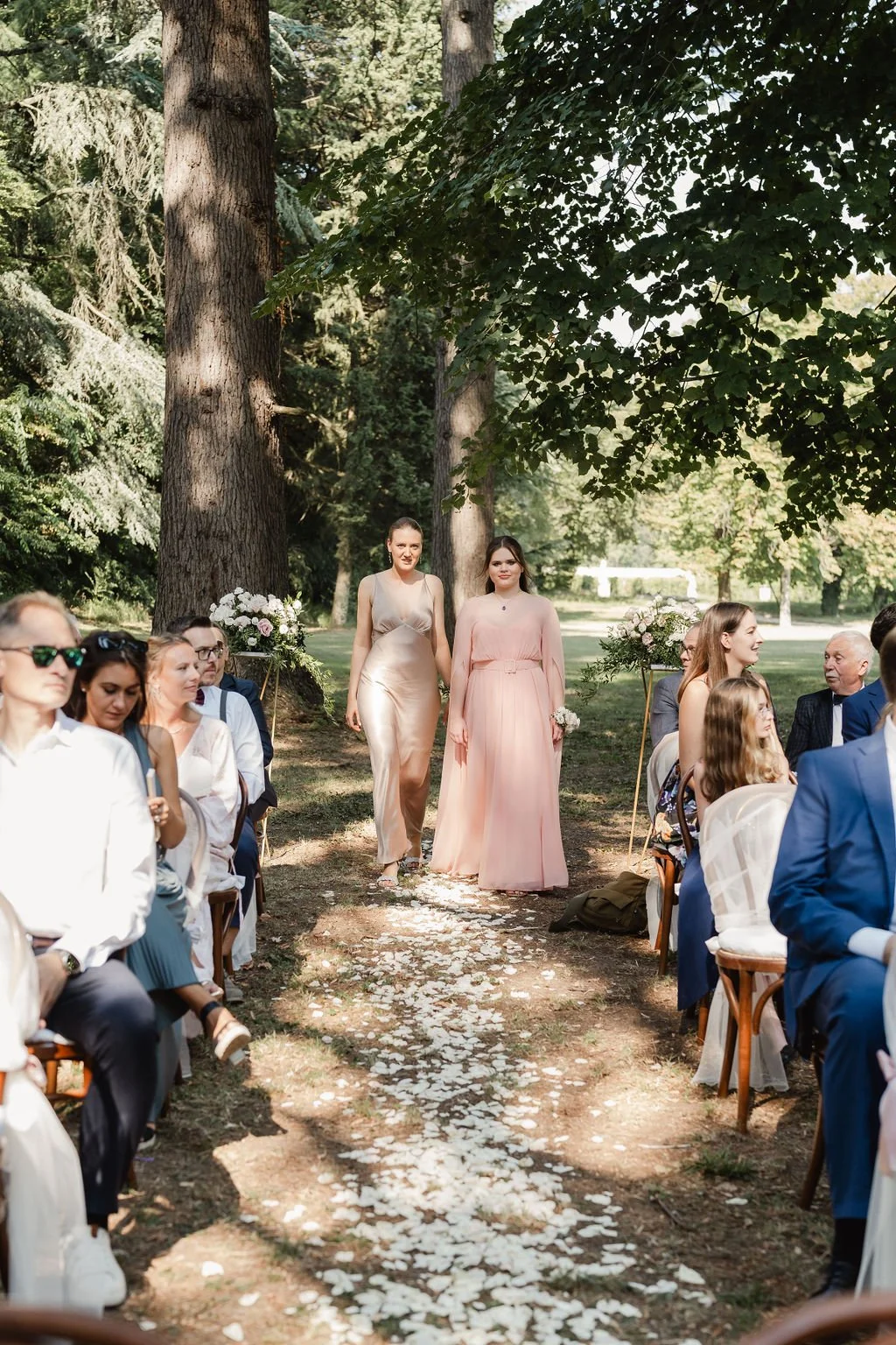 Tania muser Italian wedding floral designer valpolicella bridesmais aisle