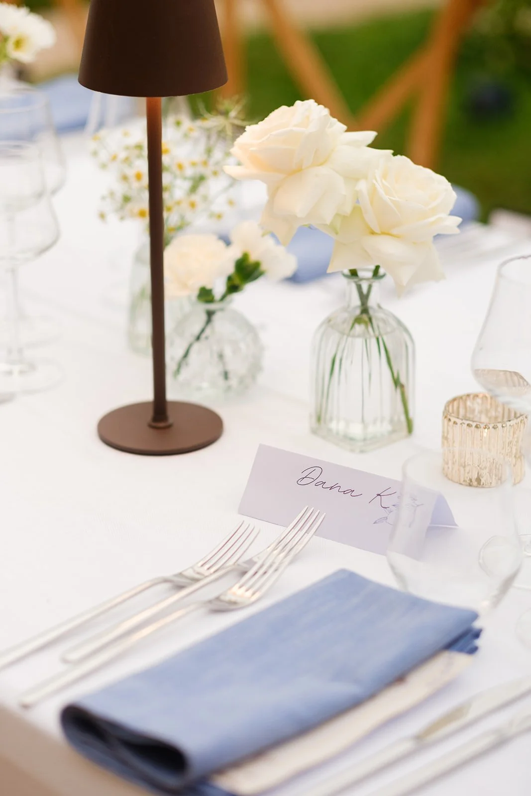 Tania muser fiorista flower designer verona vaso mofiore rose bianche tea-light oro