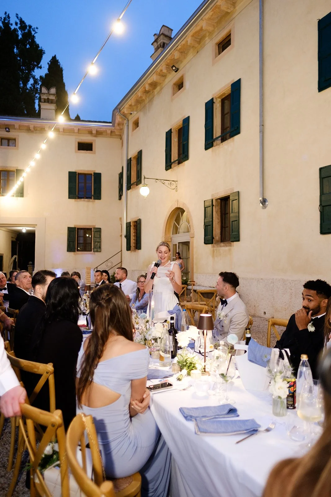 Tania muser fiorista cena discorso sposa tavolo imperiale ospiti vasi garofani bianchi