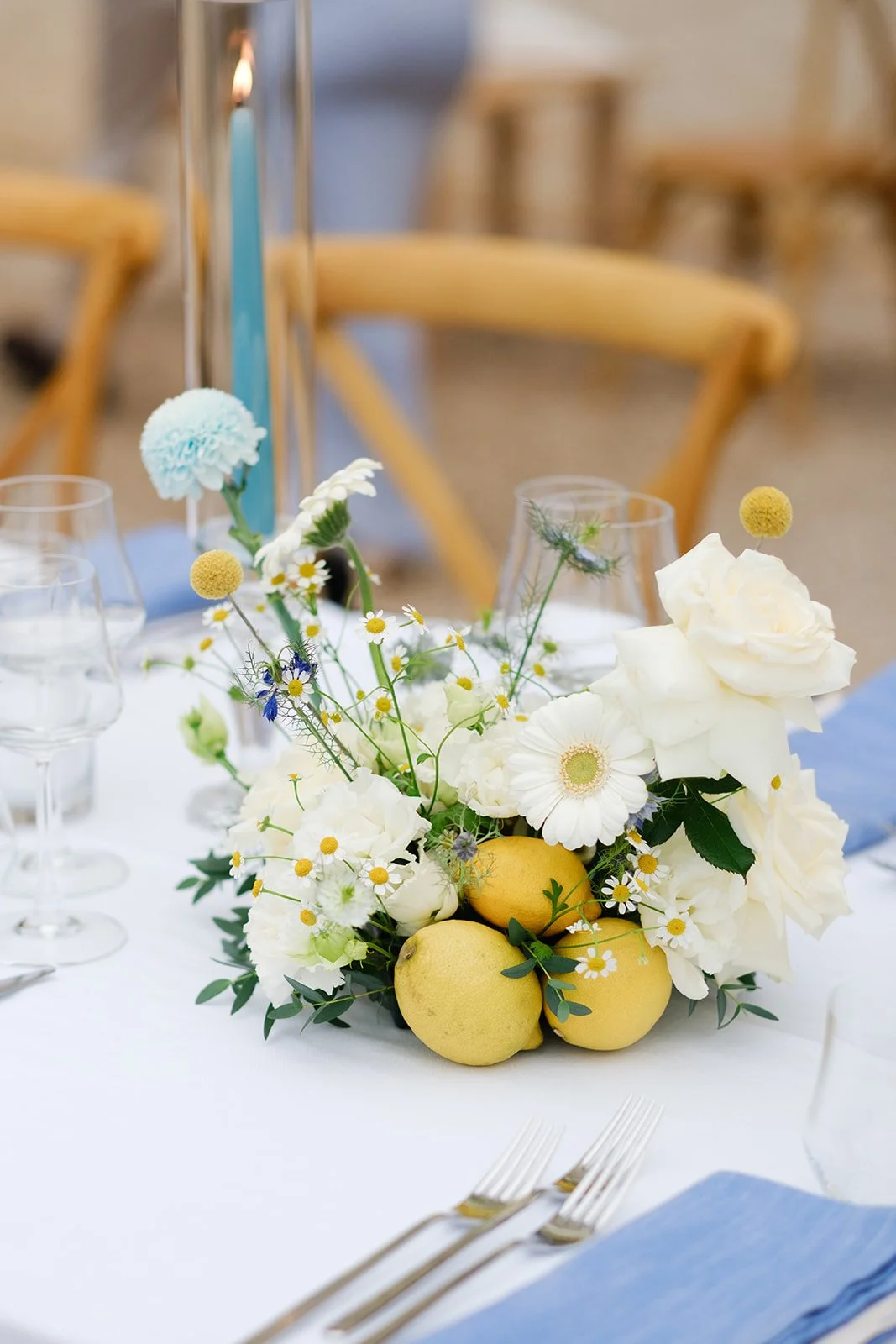 Tania Muser flower designer fiorista verona composizione floreale con limoni  fiori bianchi