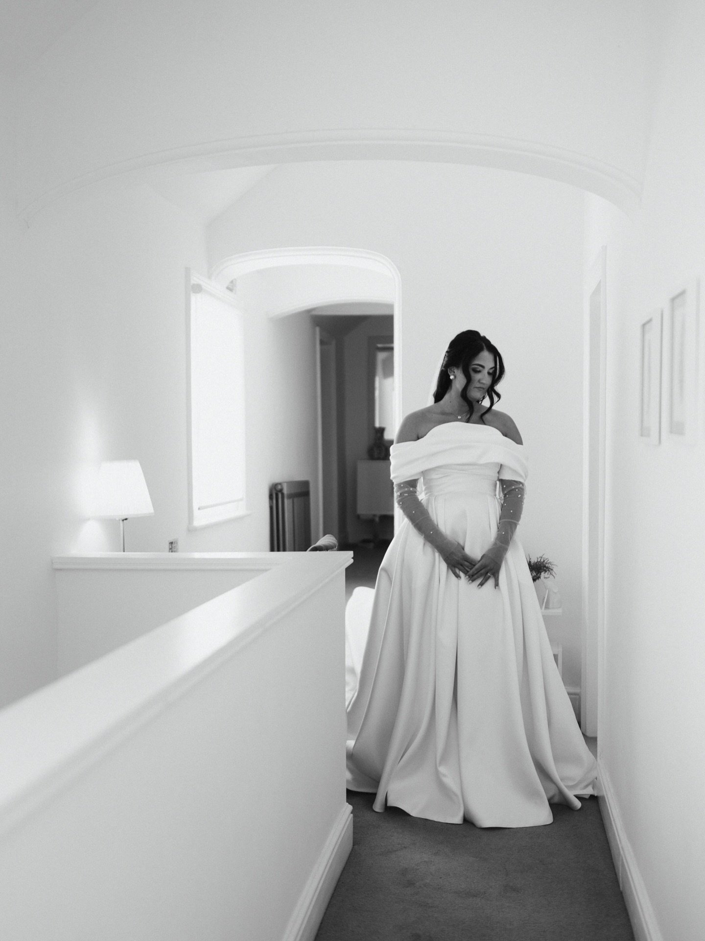 Kicking off 2026 posting with a few more from my last &lsquo;25 wedding between Renell and Aiden ❤️

Hair: @perfectsilhouettehairdressing 
Make-up: @theaelizabethmua 
Event styling: @mayflower_and_lily 
Venue: @hazelgapbarn
Dress: @bellammebridal