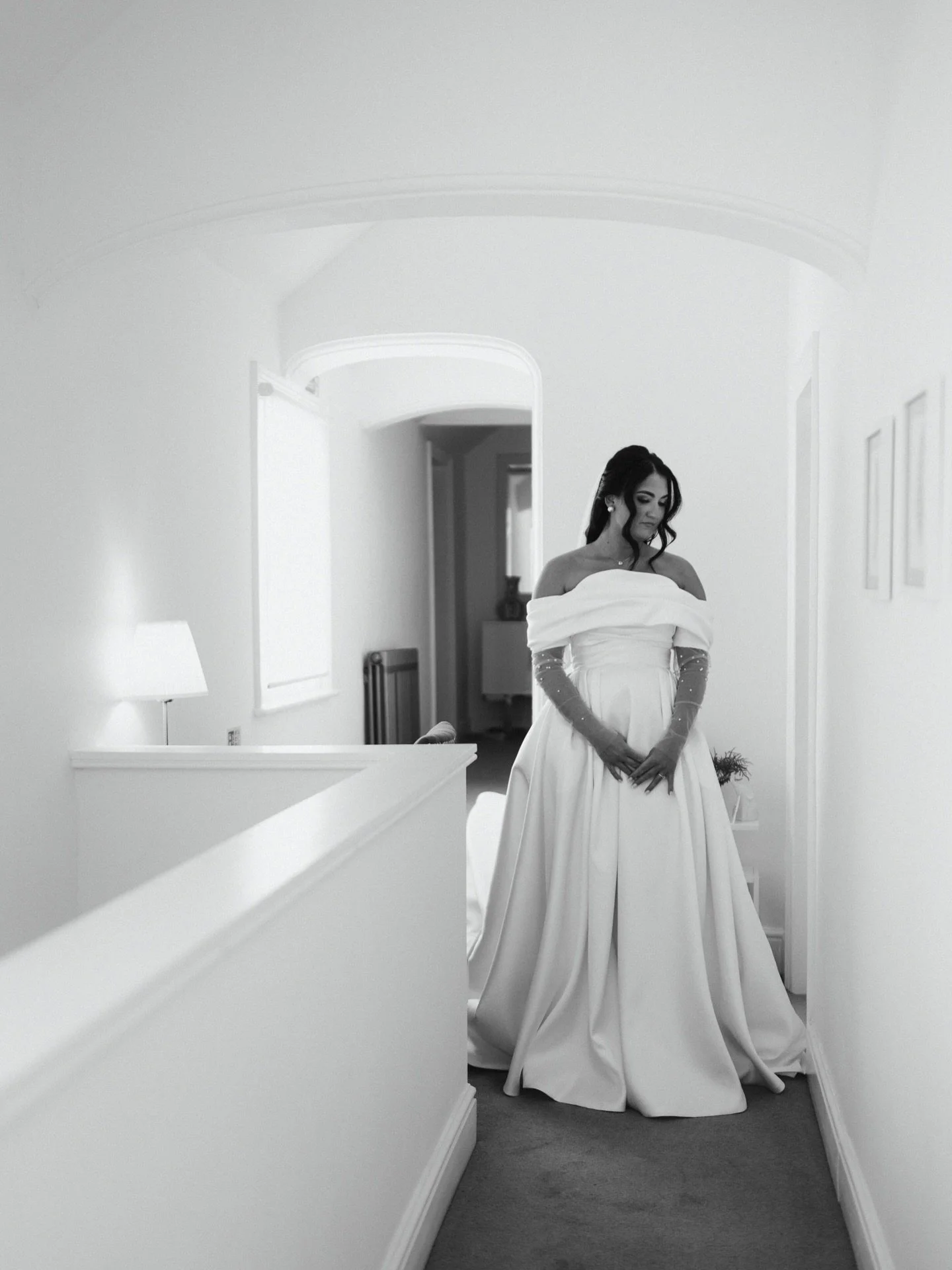 Kicking off 2026 posting with a few more from my last &lsquo;25 wedding between Renell and Aiden ❤️

Hair: @perfectsilhouettehairdressing 
Make-up: @theaelizabethmua 
Event styling: @mayflower_and_lily 
Venue: @hazelgapbarn
Dress: @bellammebridal