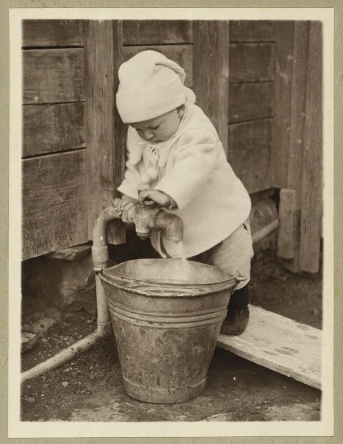 Practical life: "Help me to do it alone"