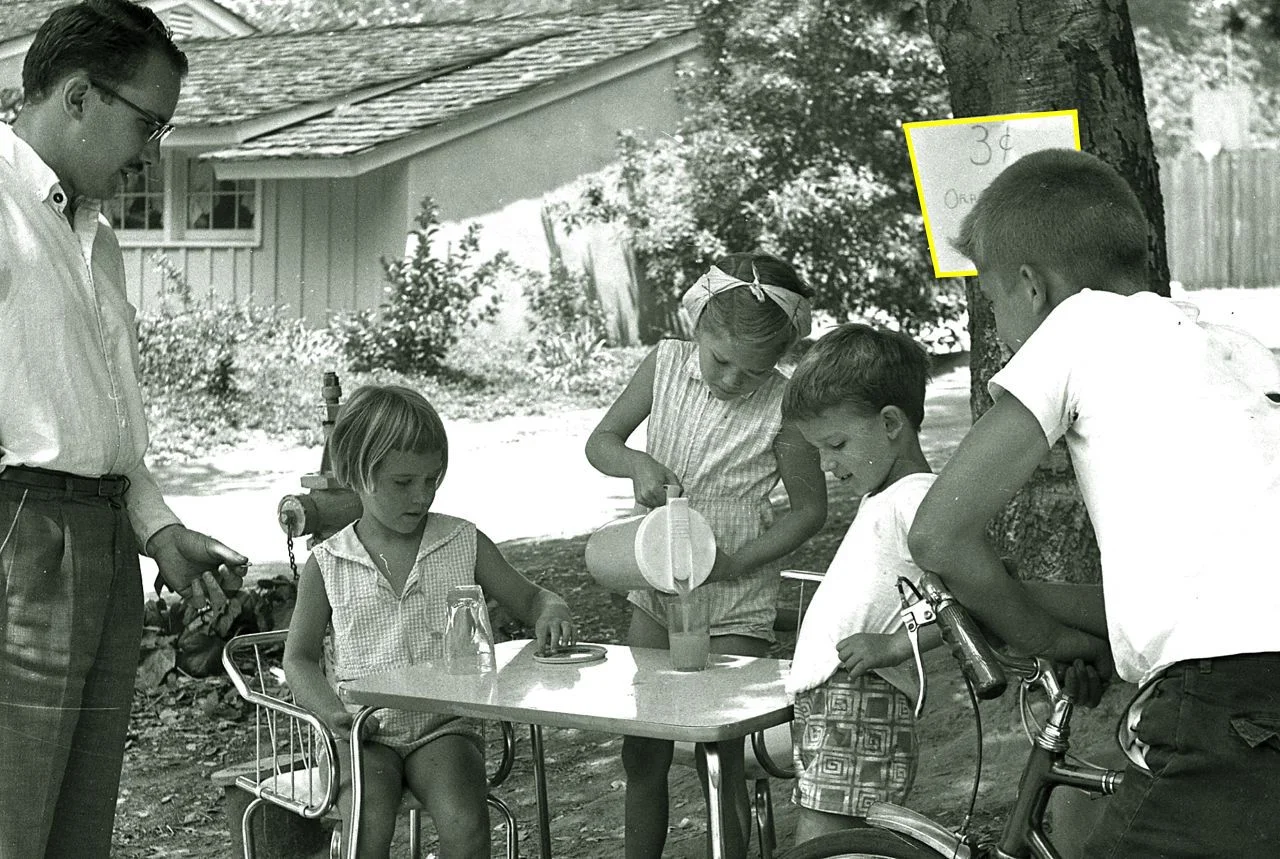 Lemonade_stand.jpg