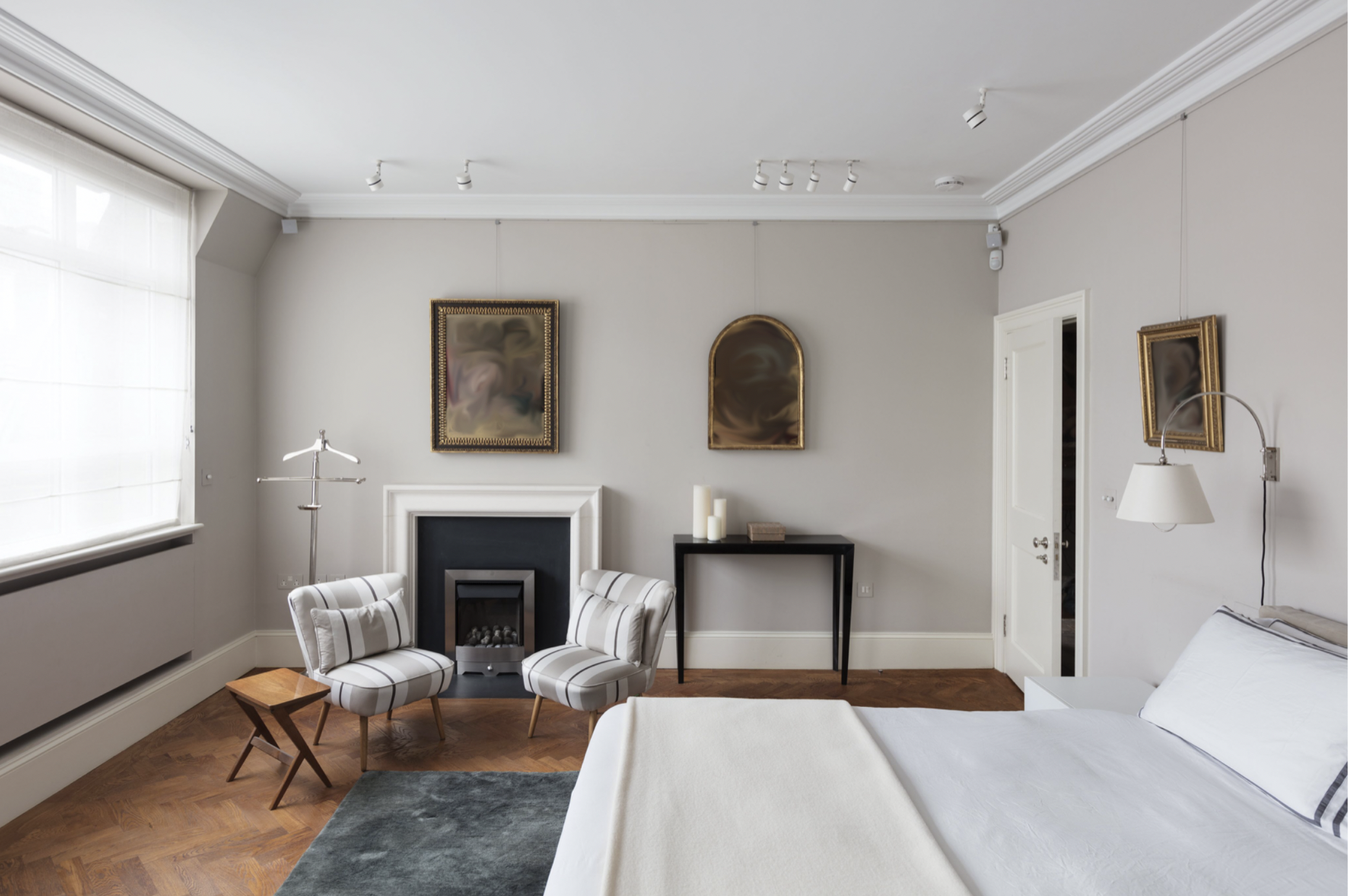   Ryder Street   Crawford and Gray Architects / Galata Studio designed, detailed and follow the works for the full refurbishment of this apartment in Saint James's focused onto two main spaces: a living and entertainment space at one end of the apart