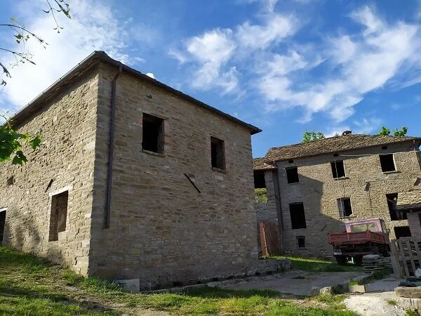 Casolare in sasso - edilizia scarpenti.jpg