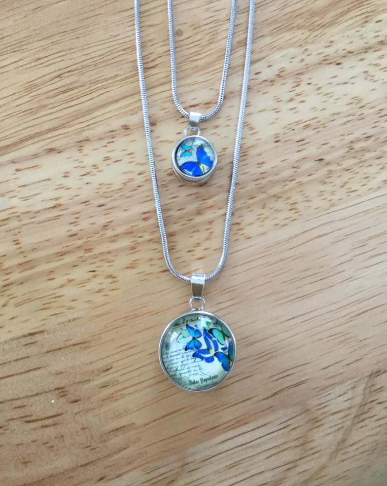 DOUBLE SNAP COMBO NECKLACE $17.00 One of my favorite jewelry pieces because it's so versatile. Enjoy the sweet butterflies then mix and match other colors and styles, dressing it up or keeping it casual. -12" in length, not including the extender -Comes with 1 large and 1 small snap -Interchangeable with other similar sized snaps -Flexible snake chain