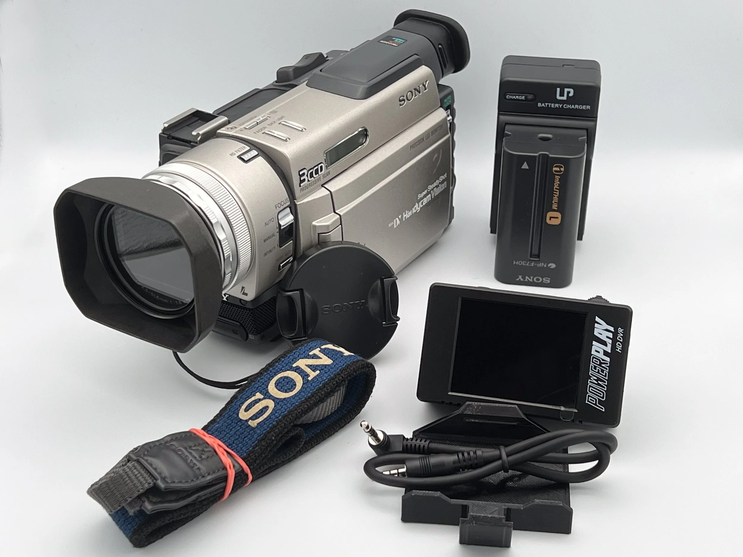 TRV900-1.jpg