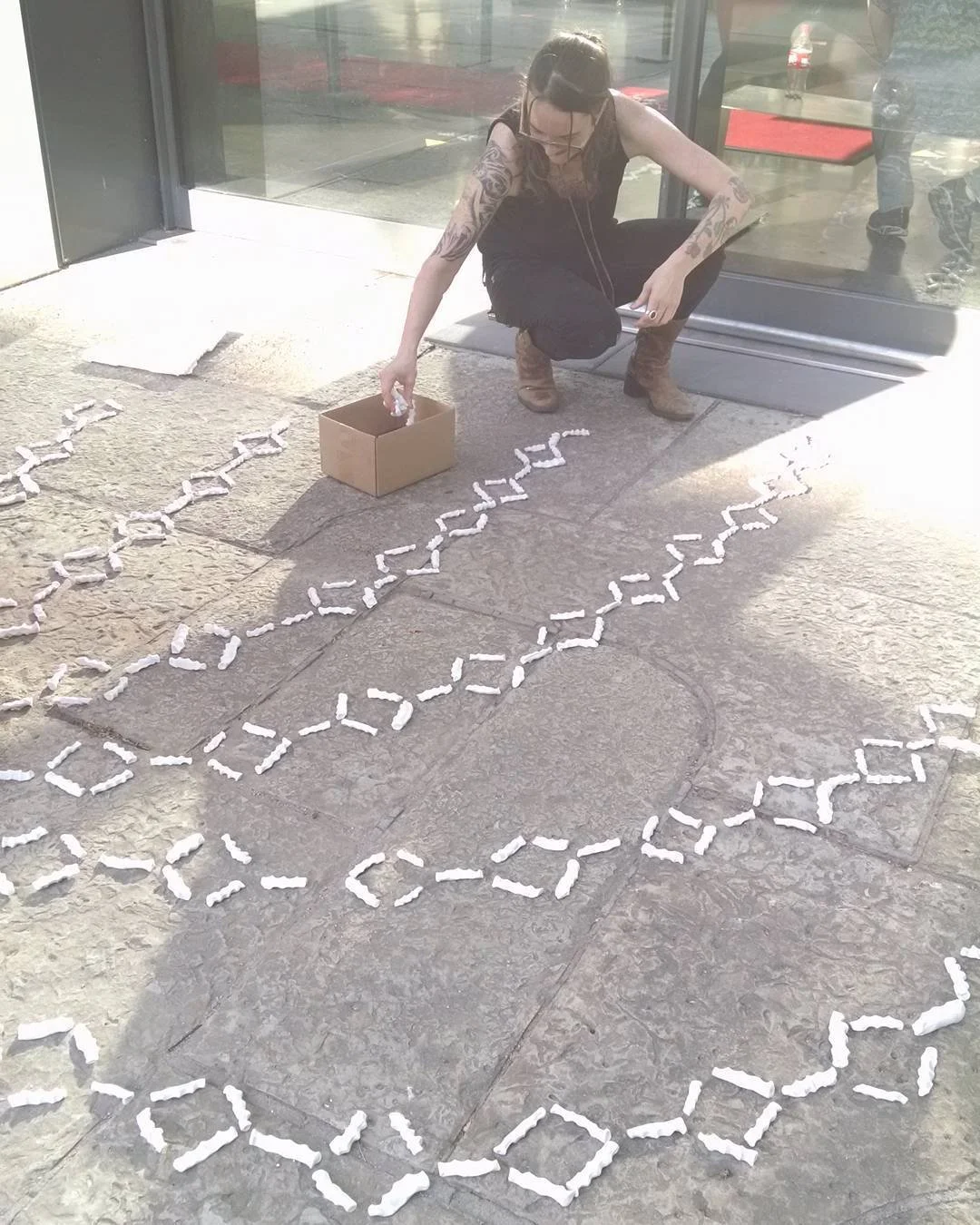 A big thank-you @mollymurphyartwork  for sweating it out in the Kansas heat with me. Thank-you for your quiet presence and support. This washed out light just reminds me of how hot it felt! 
#getagriplawrence
#lawrenceartscenter 
#freestatefest 
#art