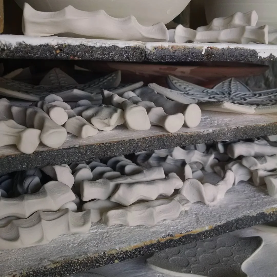 Grips loaded in the gas kiln  ready to become porcelain!
#getagriplawrence 
#thegripproject 
#1200grips