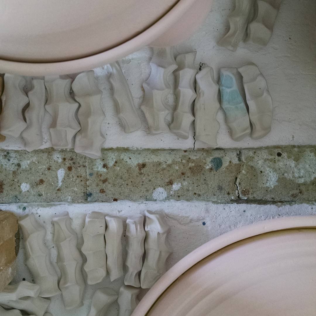 Grips nestling between other pots in the gas kiln ready to become porcelain 
#getagriplawrence 
#thegripproject