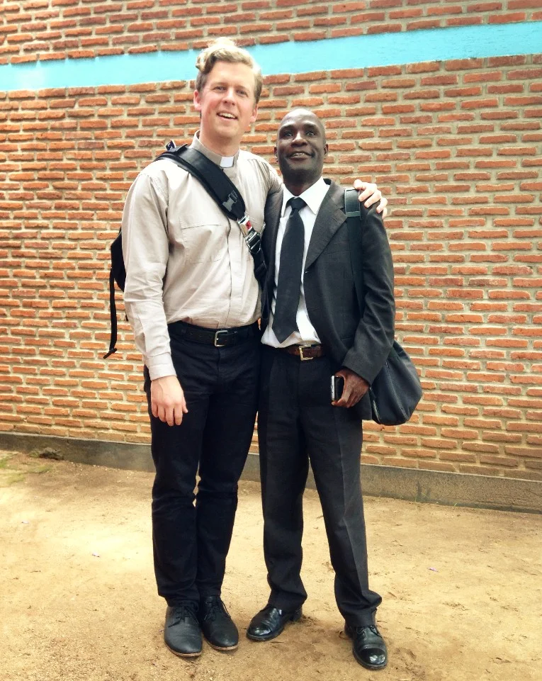 Oh, and yes, that's a collar I'm wearing. Its all the rage among the Malawian clergy.