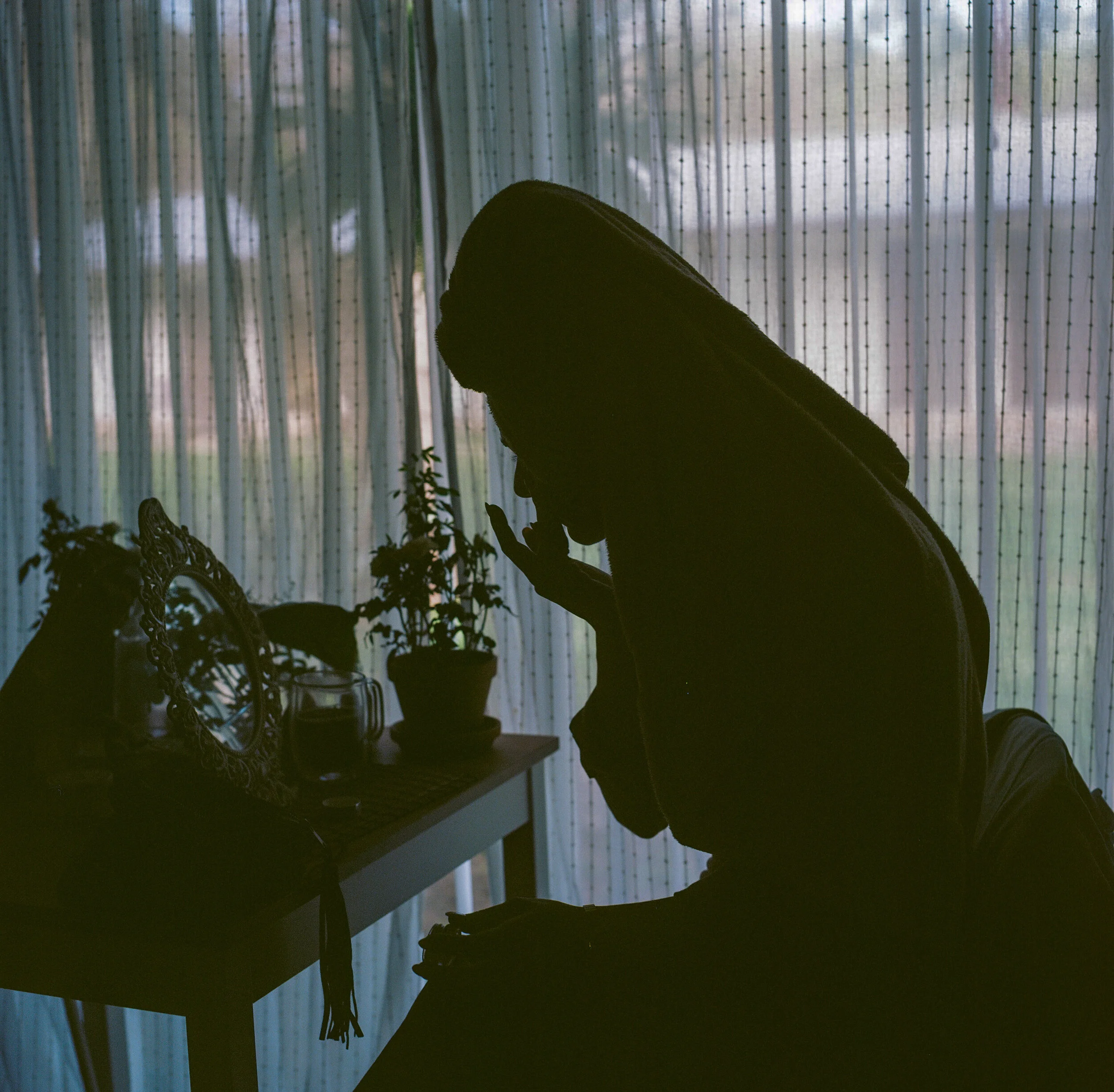girlgettingready.jpg