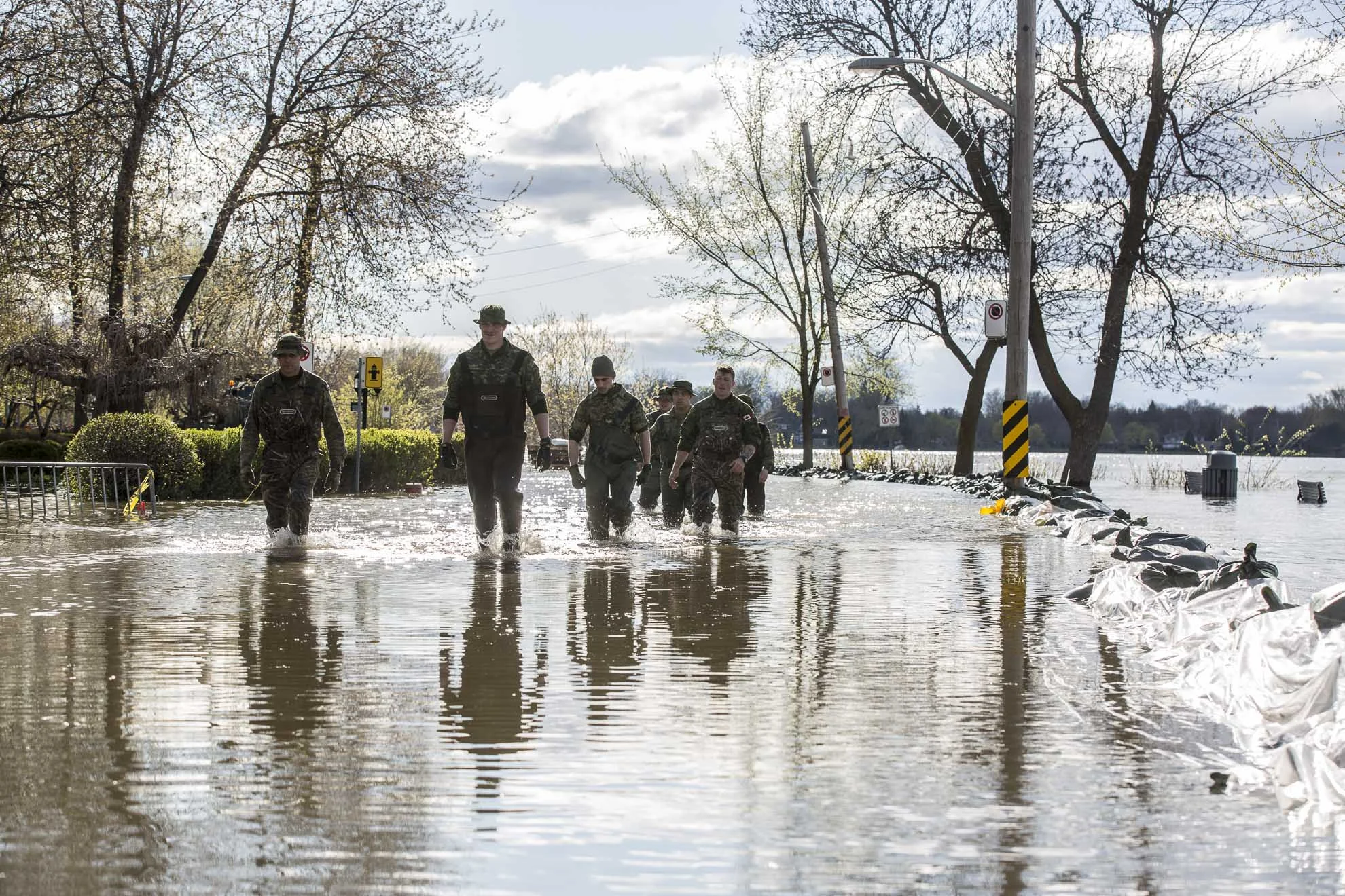  May 09, 2017 - Pierrefon, Quebec, Canada: Soldier of the 35th Regiment of infantry wlk in to a flooded street.(Normand Blouin/Polaris) 