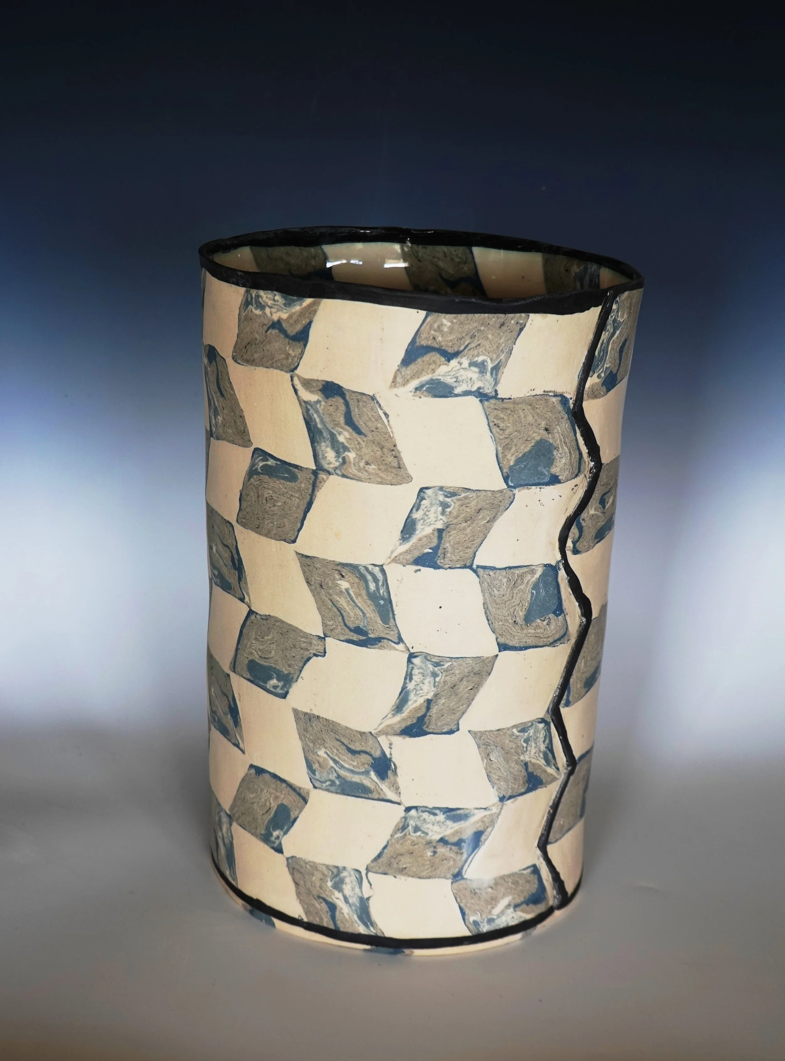 Medium cylinder with marbled and white  rhombus.JPG