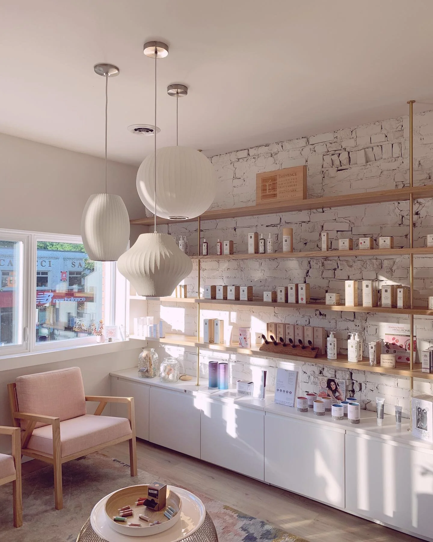 We just love our dreamy little space 😇☁️💖
.
.
.
.
.
.
#torontoskincare #torontospa #torontonaturalbeauty #getheglow #skinenergetics #goddessvibes #sundayinspiration #bloorwestvillage #bloorwestvillagebia #thekingsways #thejunctiontoronto #organicbe