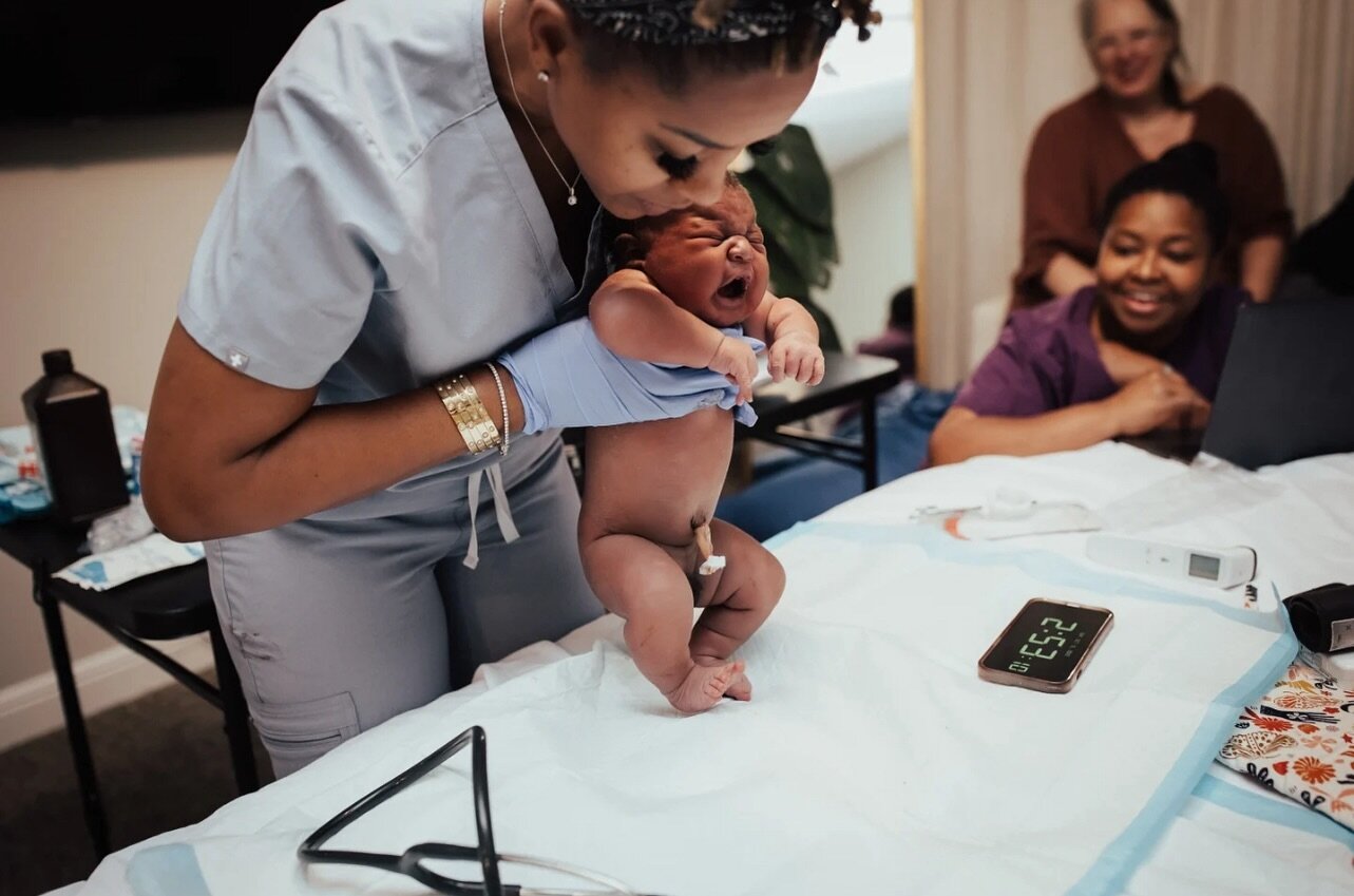 ✨Newborn✨

Newborn exams are a time for the Midwife to fully examine your sweet baby. It&rsquo;s also the time where your team can see how adorable and precious your sweet little one is. ❤️
#homebirth #firsttimeparents #midwiferycare #dallasmidwife #