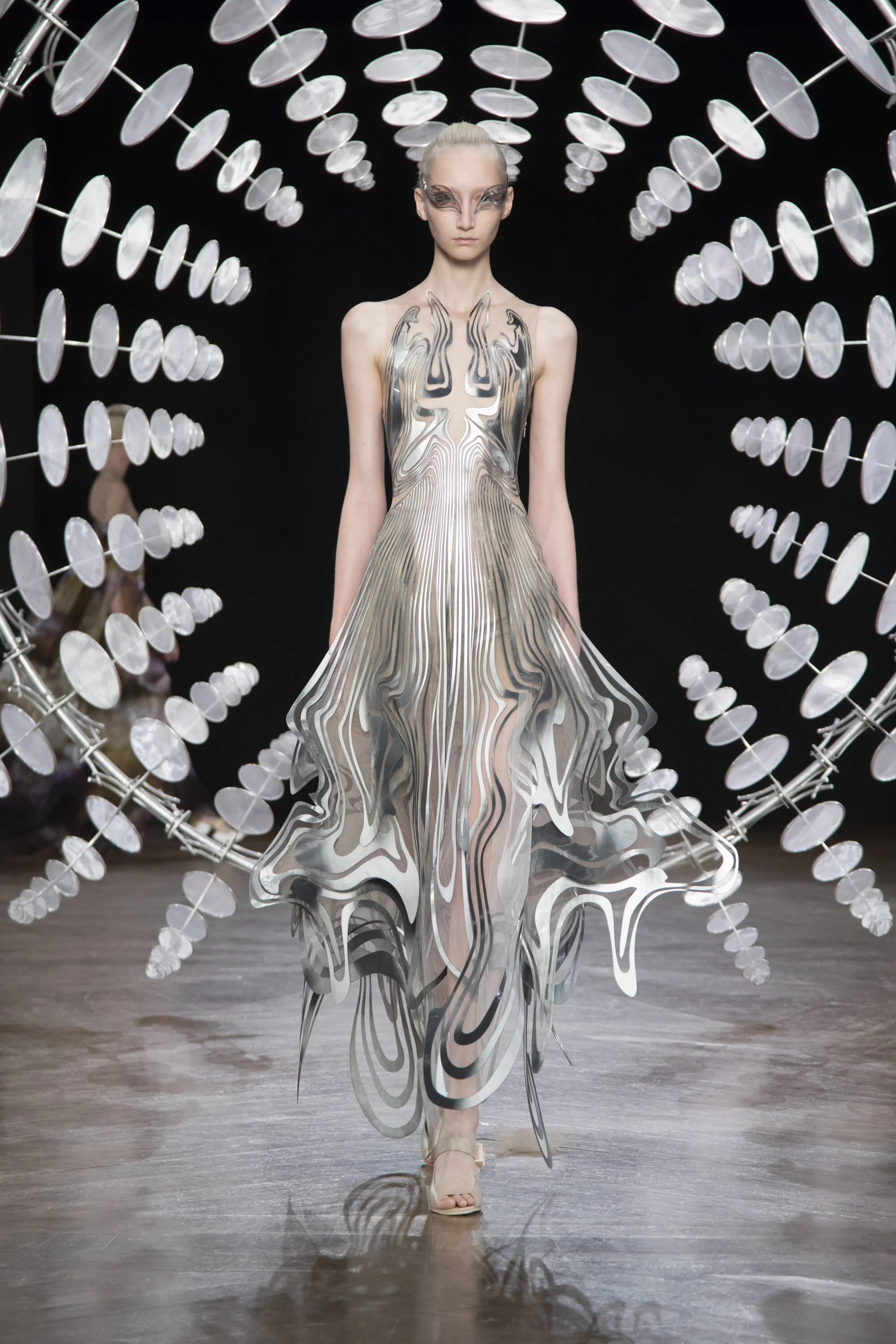 Iris+van+Herpen+AW1920+Look+15.jpeg