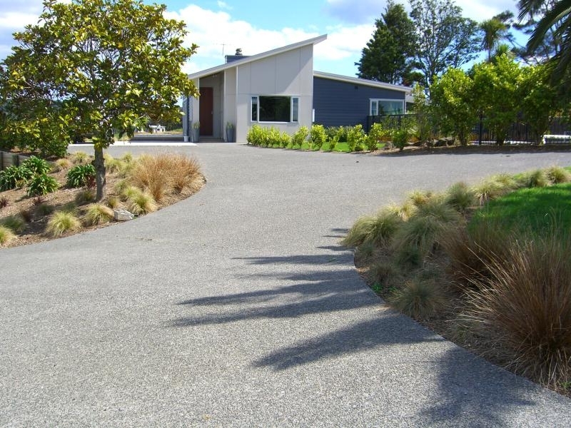 Shaped Driveway with Garden.jpg